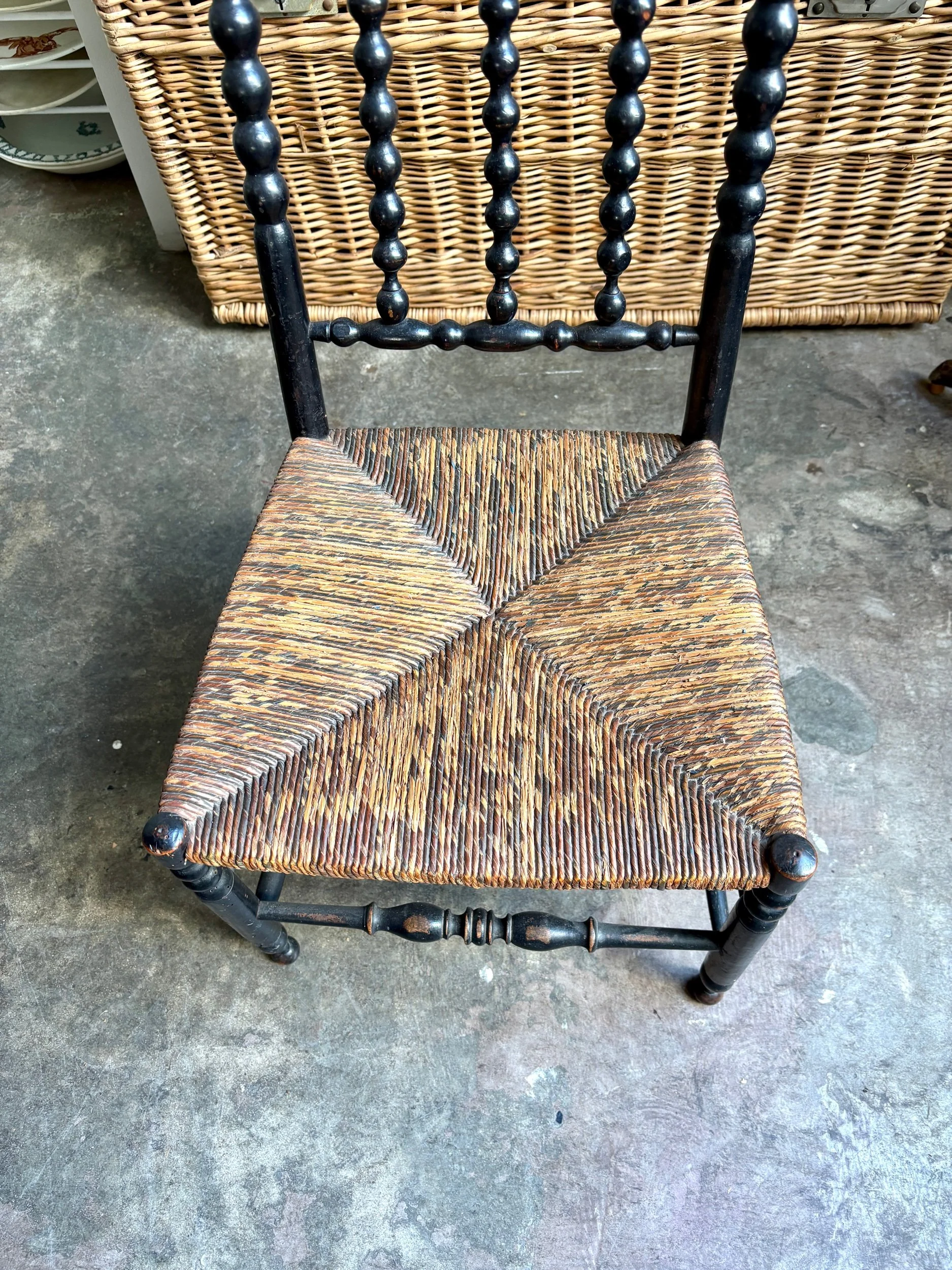 chaise-basse-enfant-napoleon-iii-bois-tourne-noirci-assise-classique-vintage-axs-design-paris-france