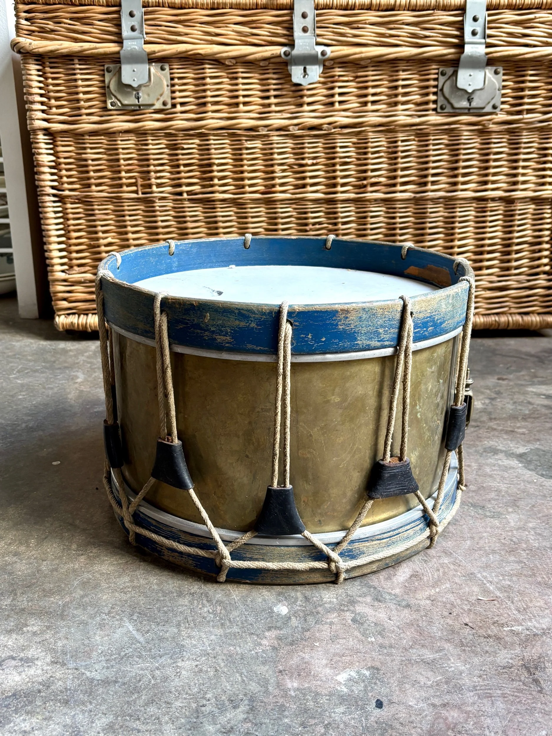 tambour-moyen-decoration-objet-curiosite-instrument-vintage-axs-design-paris-france