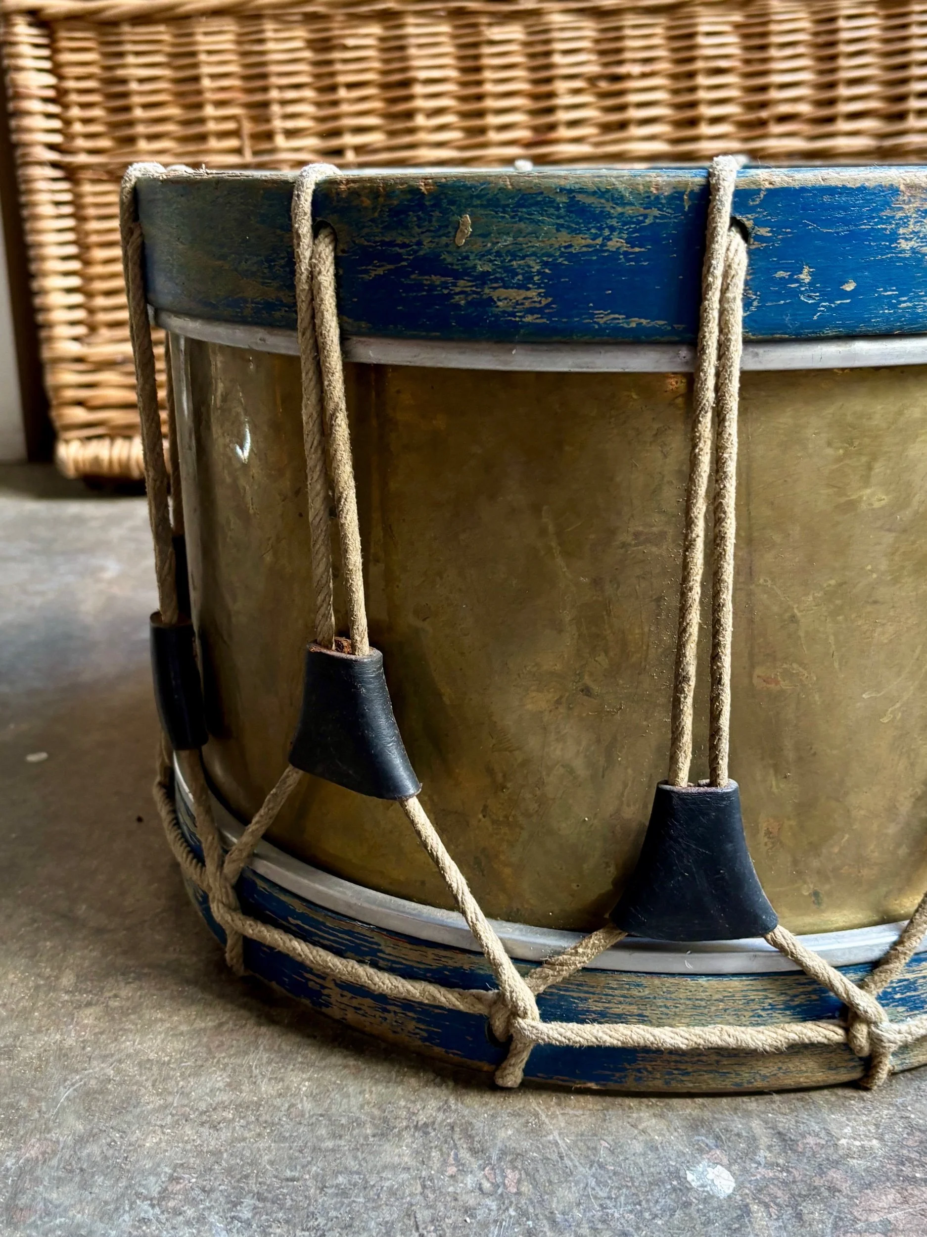 tambour-moyen-decoration-objet-curiosite-instrument-vintage-axs-design-paris-france