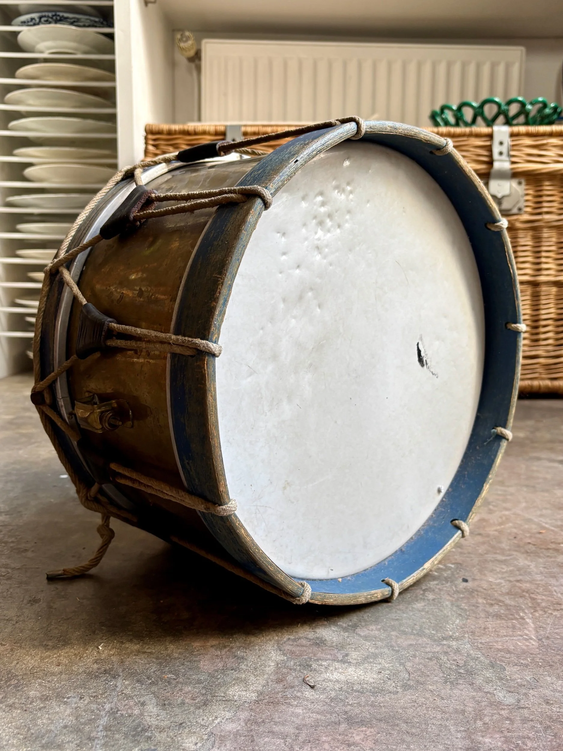 tambour-moyen-decoration-objet-curiosite-instrument-vintage-axs-design-paris-france