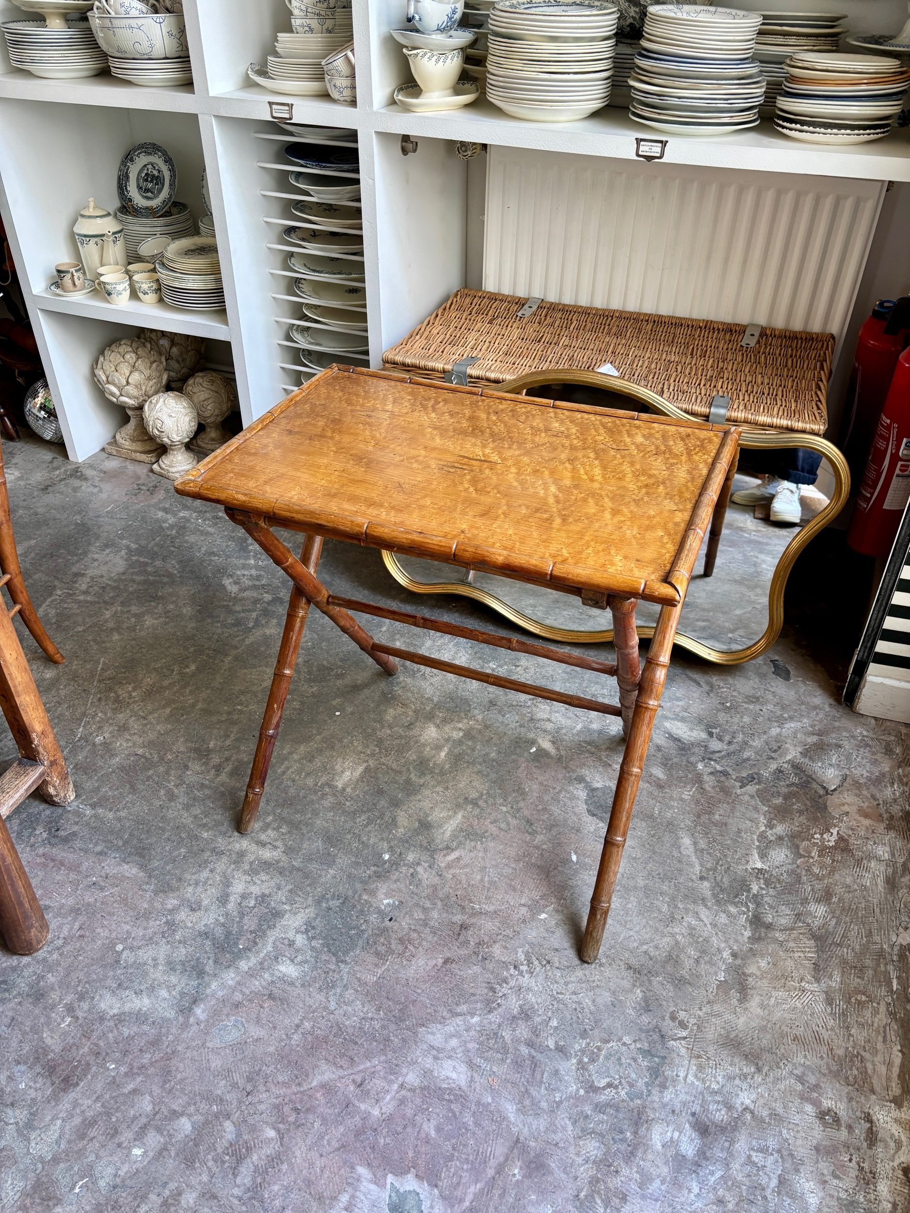 table-pliante-bois-bambou-mobilier-vintage-axs-design-paris-france