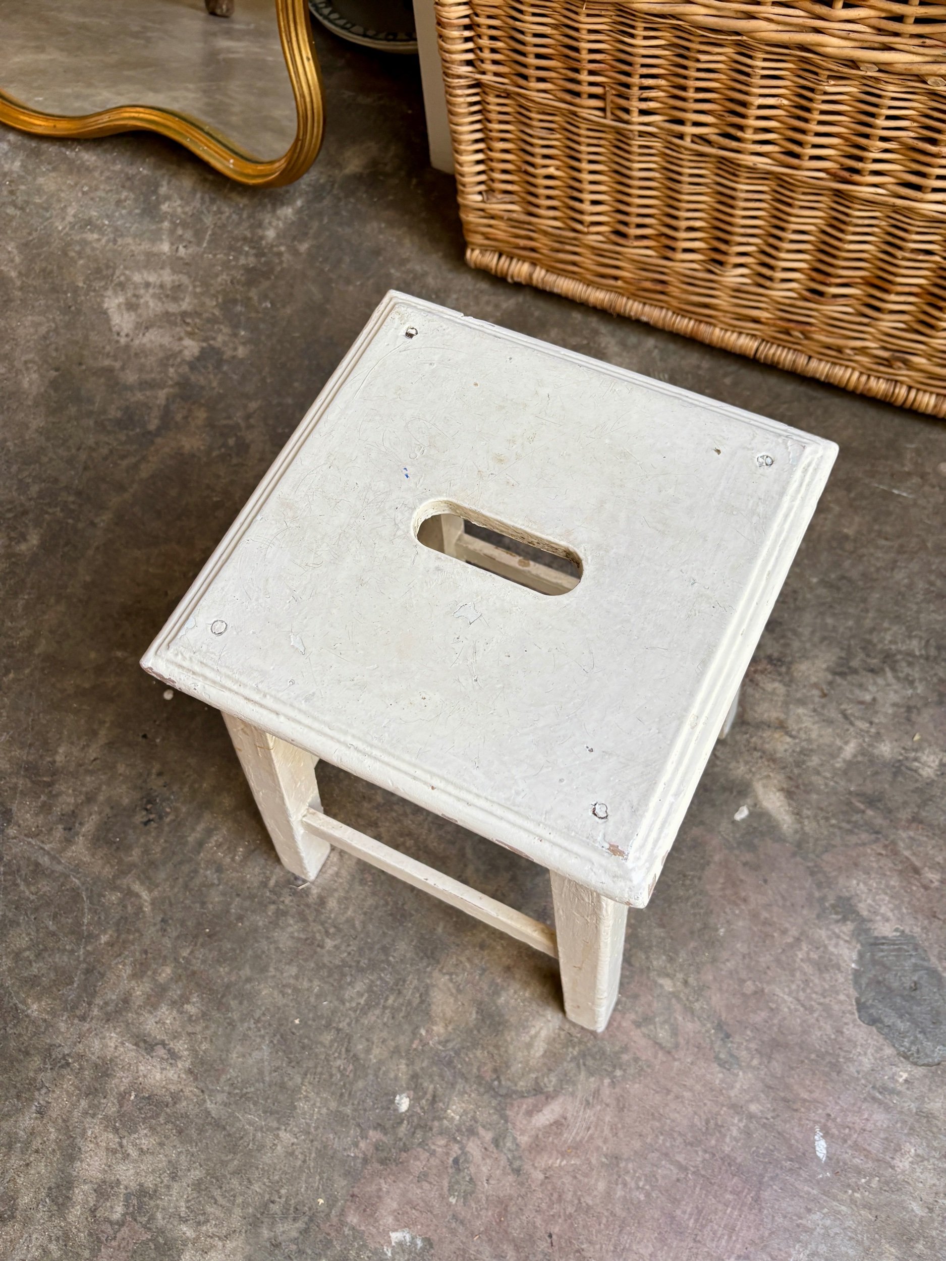 tabouret-bois-blanc-assise-vintage-axs-design-paris-france