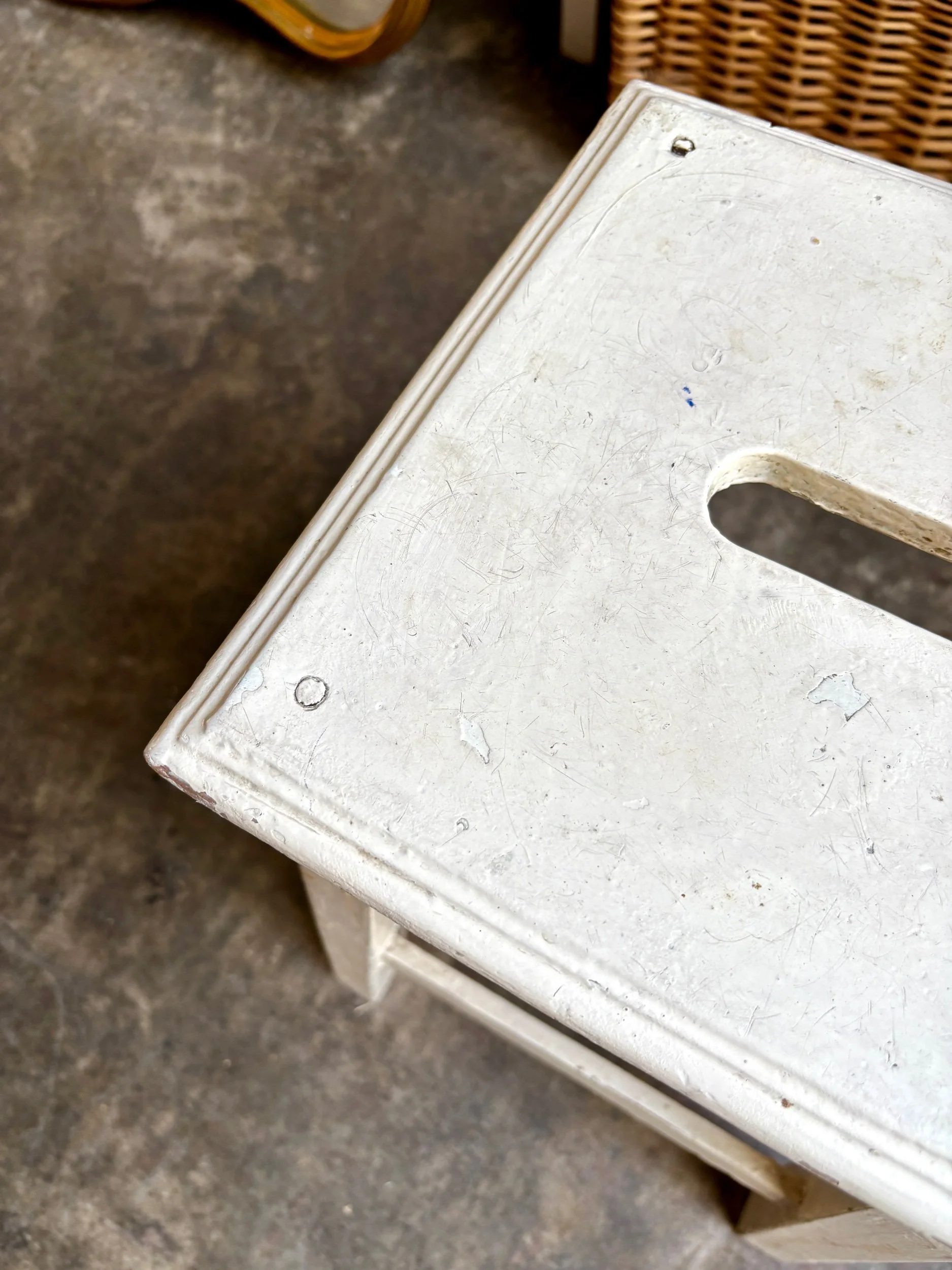 tabouret-bois-blanc-assise-vintage-axs-design-paris-france