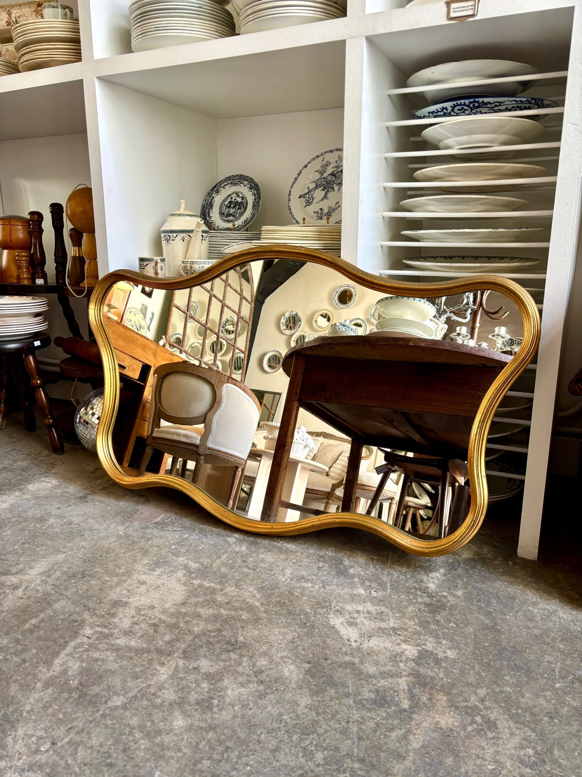 Miroir forme libre doré, 102 x 60 cm