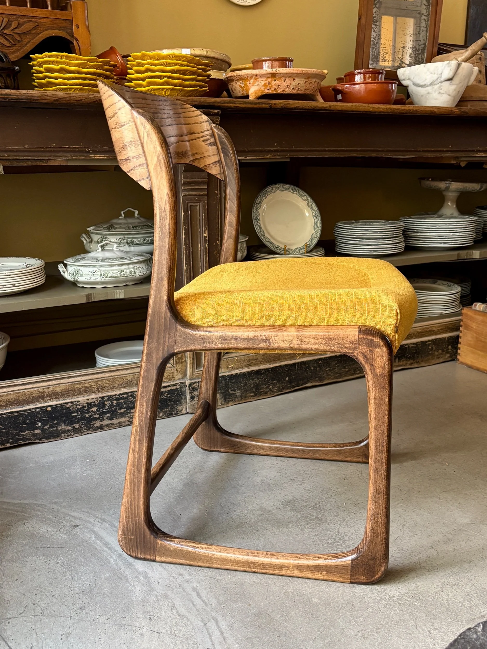 chaise-baumann-traineau-bois-coton-ocre-assise-vintage-axs-design-paris-france