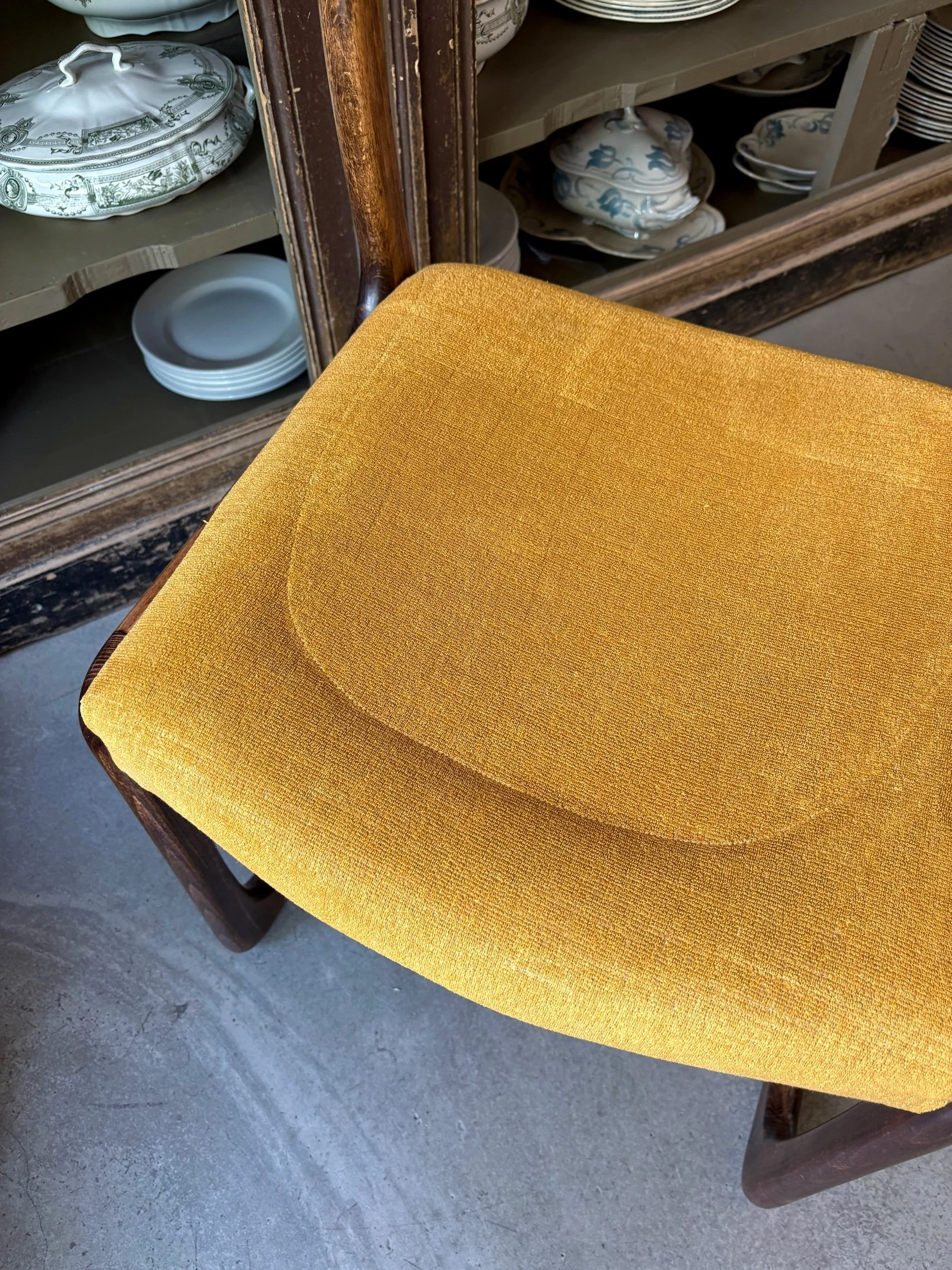 chaise-baumann-traineau-bois-coton-ocre-assise-vintage-axs-design-paris-france