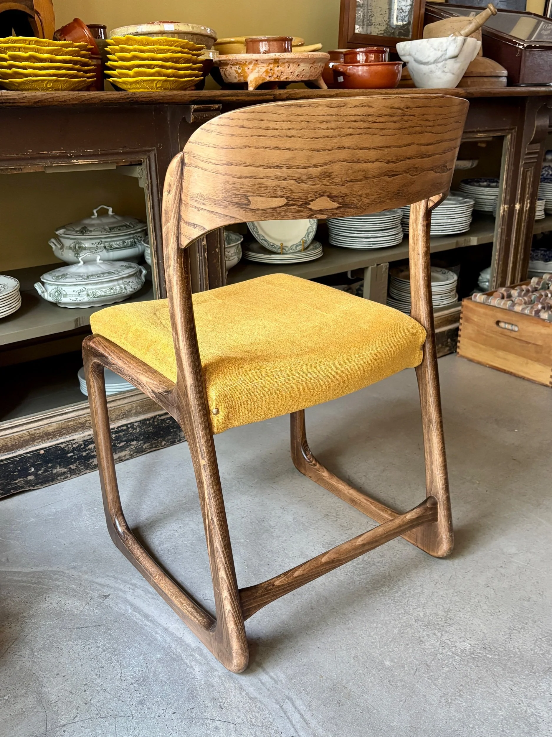 chaise-baumann-traineau-bois-coton-ocre-assise-vintage-axs-design-paris-france