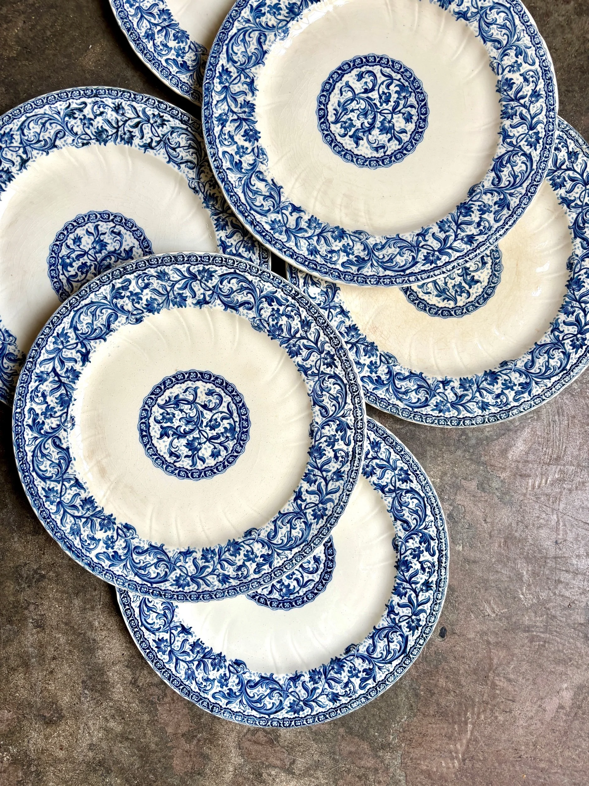 assiettes-plates-gien-terre-fer-blanc-bleu-vaisselle-vintage-axs-design-paris-france