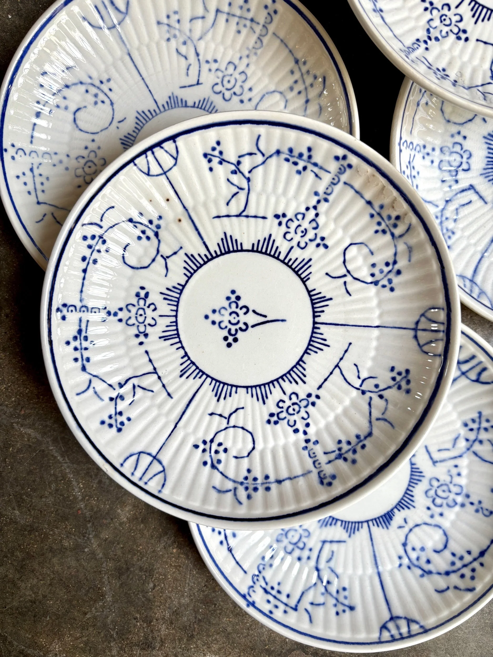 assiettes-pain-boch-la-louviere-copenhague-faience-bleu-vaisselle-vintage-axs-design-paris-france
