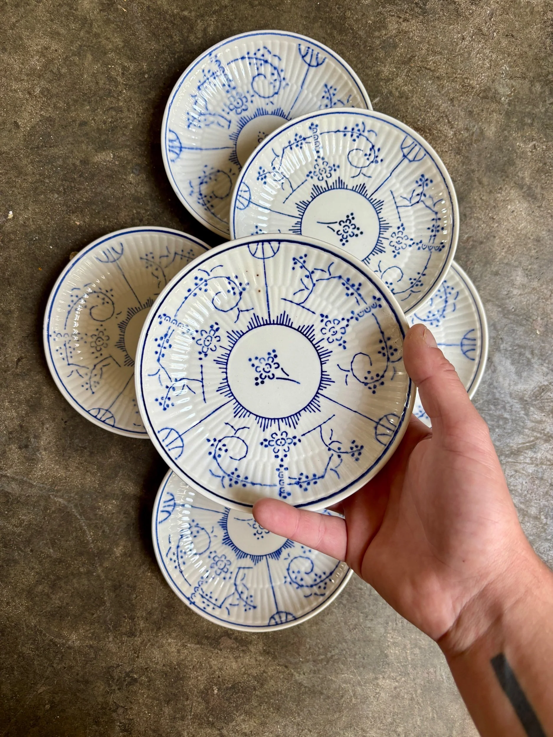 assiettes-pain-boch-la-louviere-copenhague-faience-bleu-vaisselle-vintage-axs-design-paris-france
