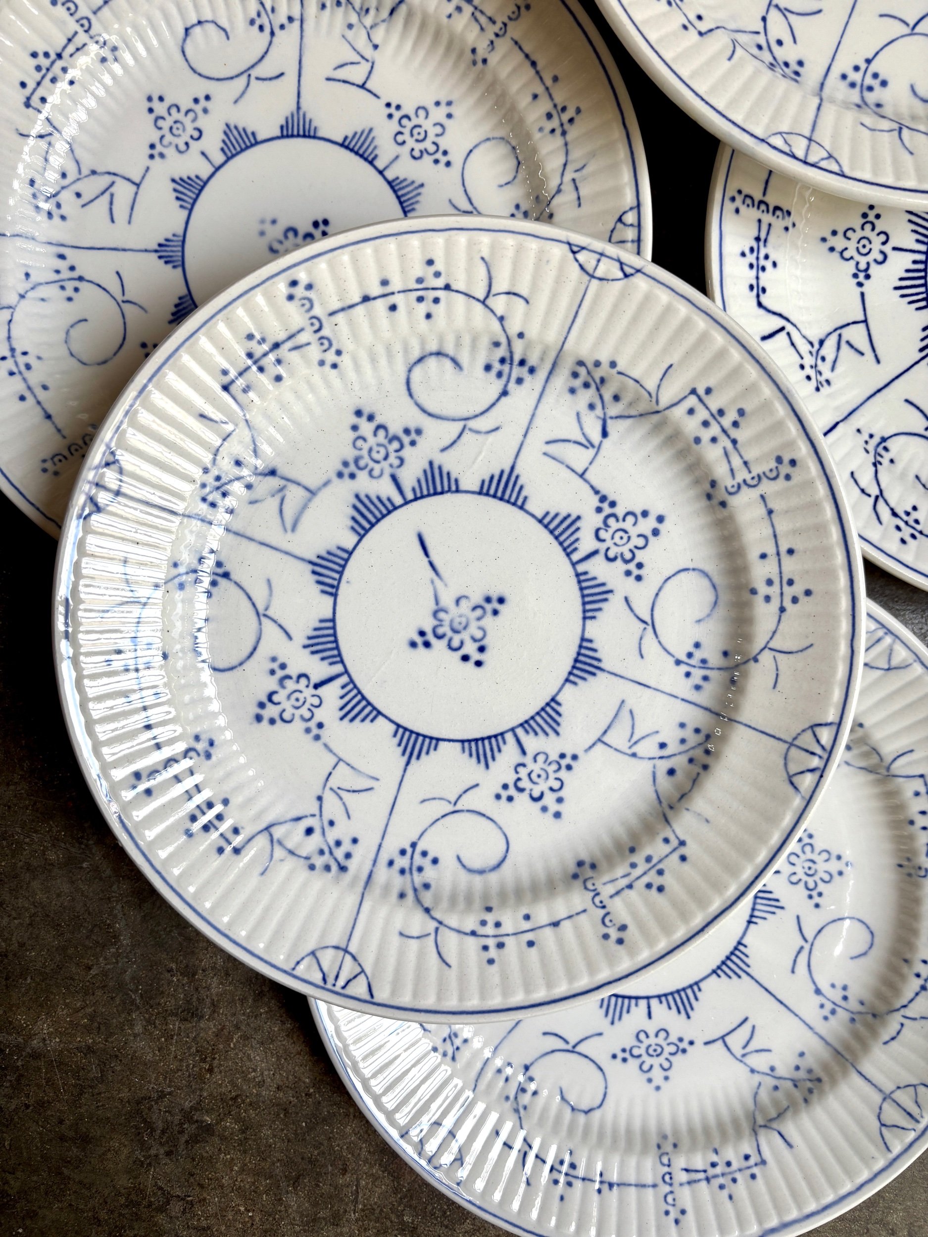 assiettes-dessert-boch-la-louviere-copenhague-faience-bleu-vaisselle-vintage-axs-design-paris-france