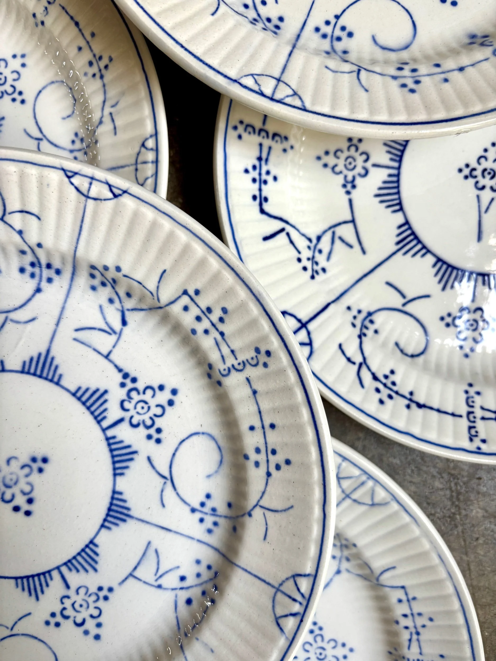 assiettes-dessert-boch-la-louviere-copenhague-faience-bleu-vaisselle-vintage-axs-design-paris-france