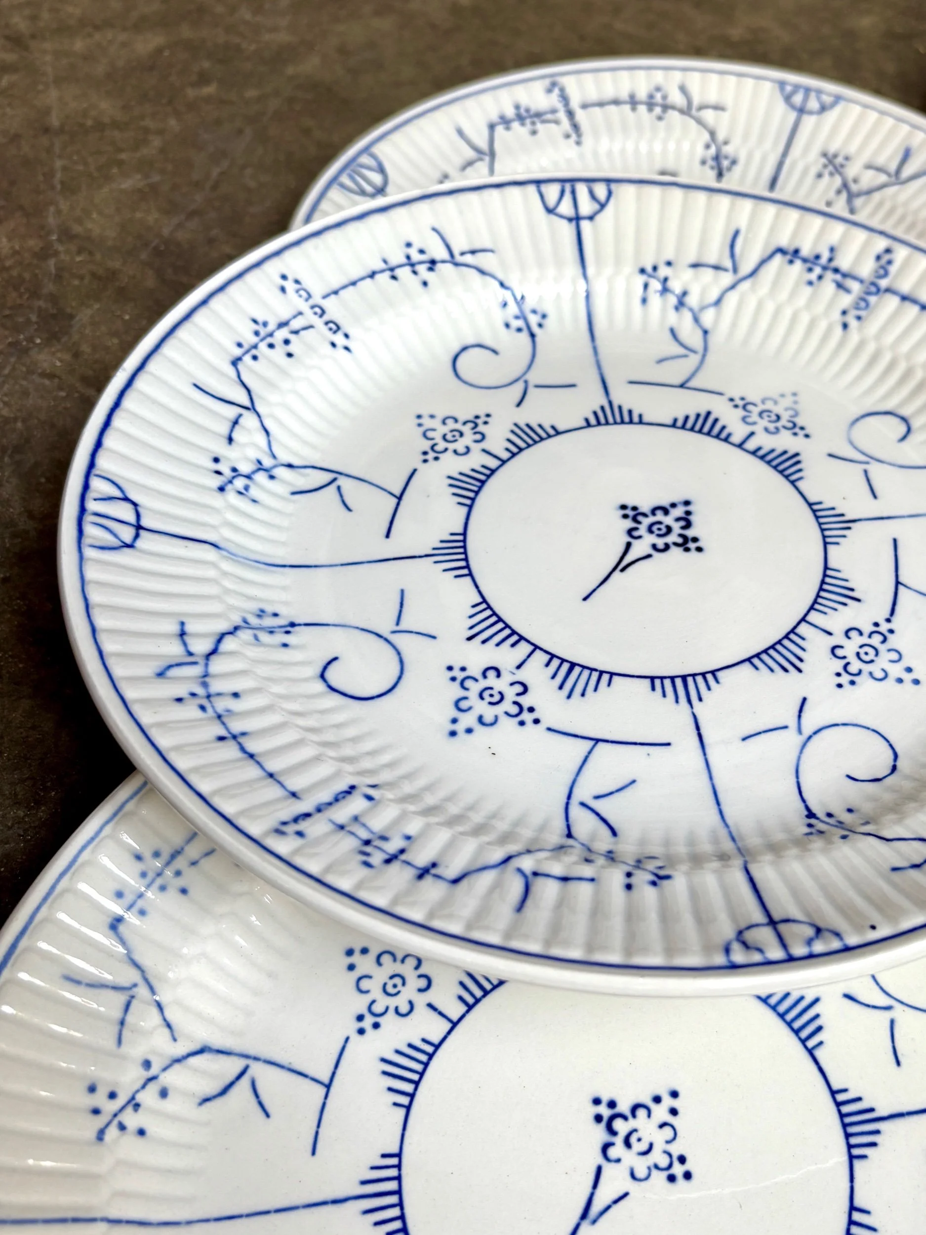 assiettes-plates-boch-la-louviere-copenhague-faience-bleu-vaisselle-vintage-axs-design-paris-france