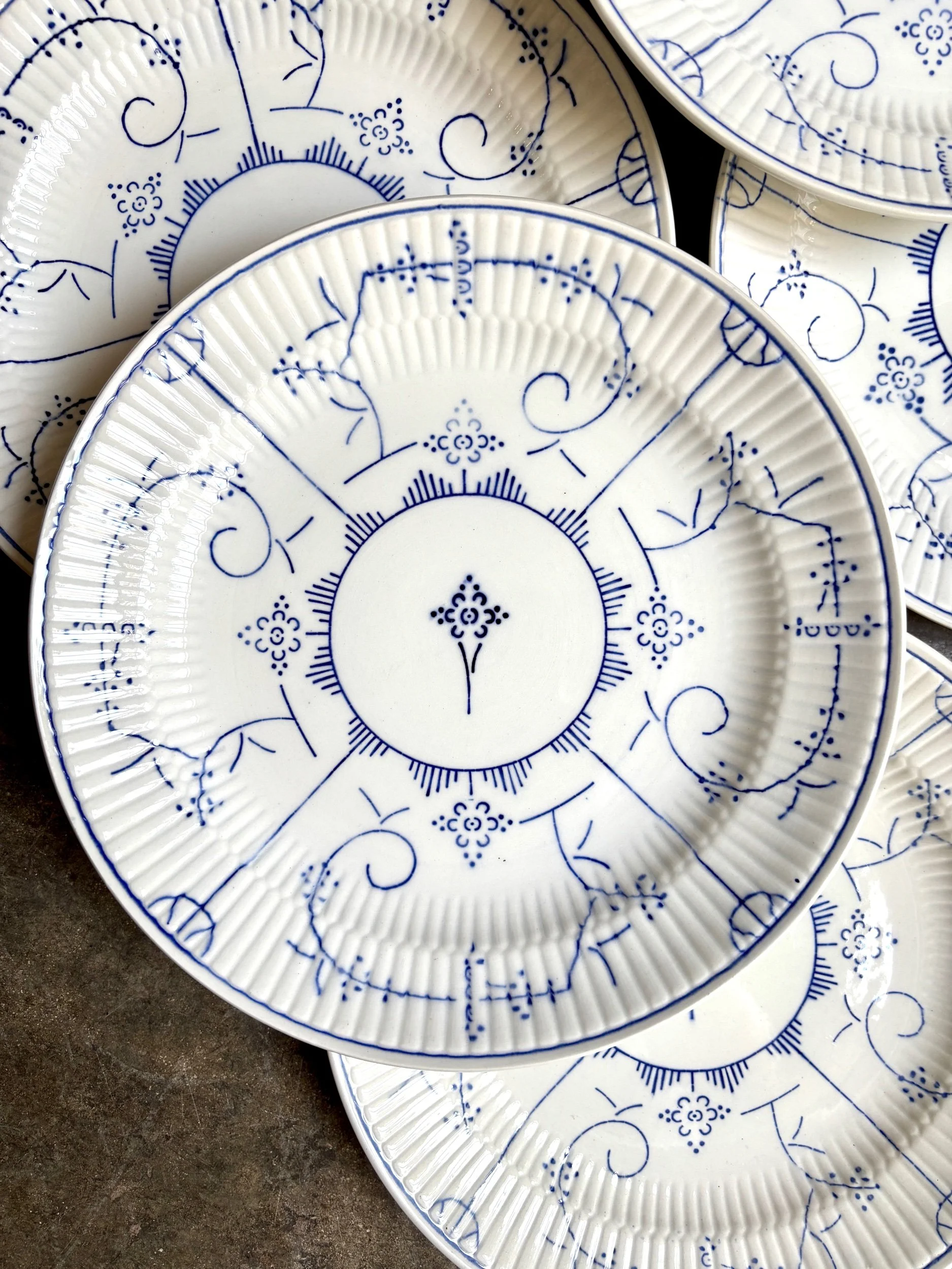 assiettes-plates-boch-la-louviere-copenhague-faience-bleu-vaisselle-vintage-axs-design-paris-france