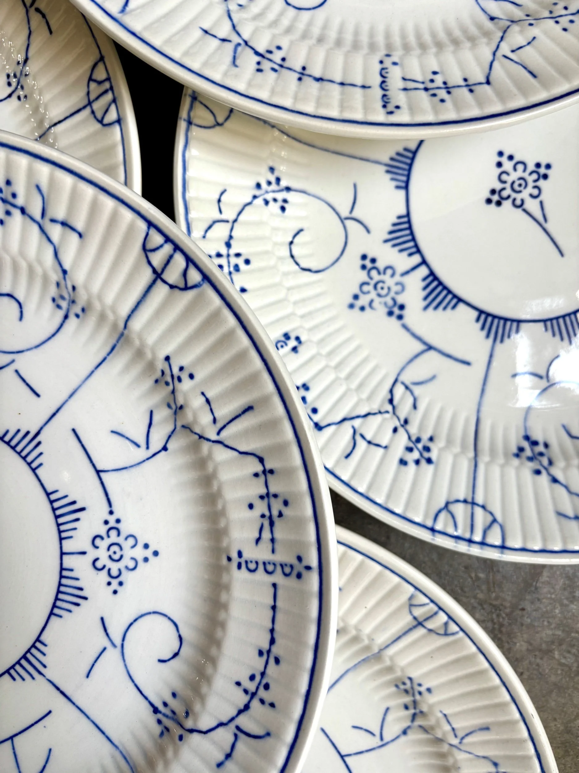 assiettes-plates-boch-la-louviere-copenhague-faience-bleu-vaisselle-vintage-axs-design-paris-france