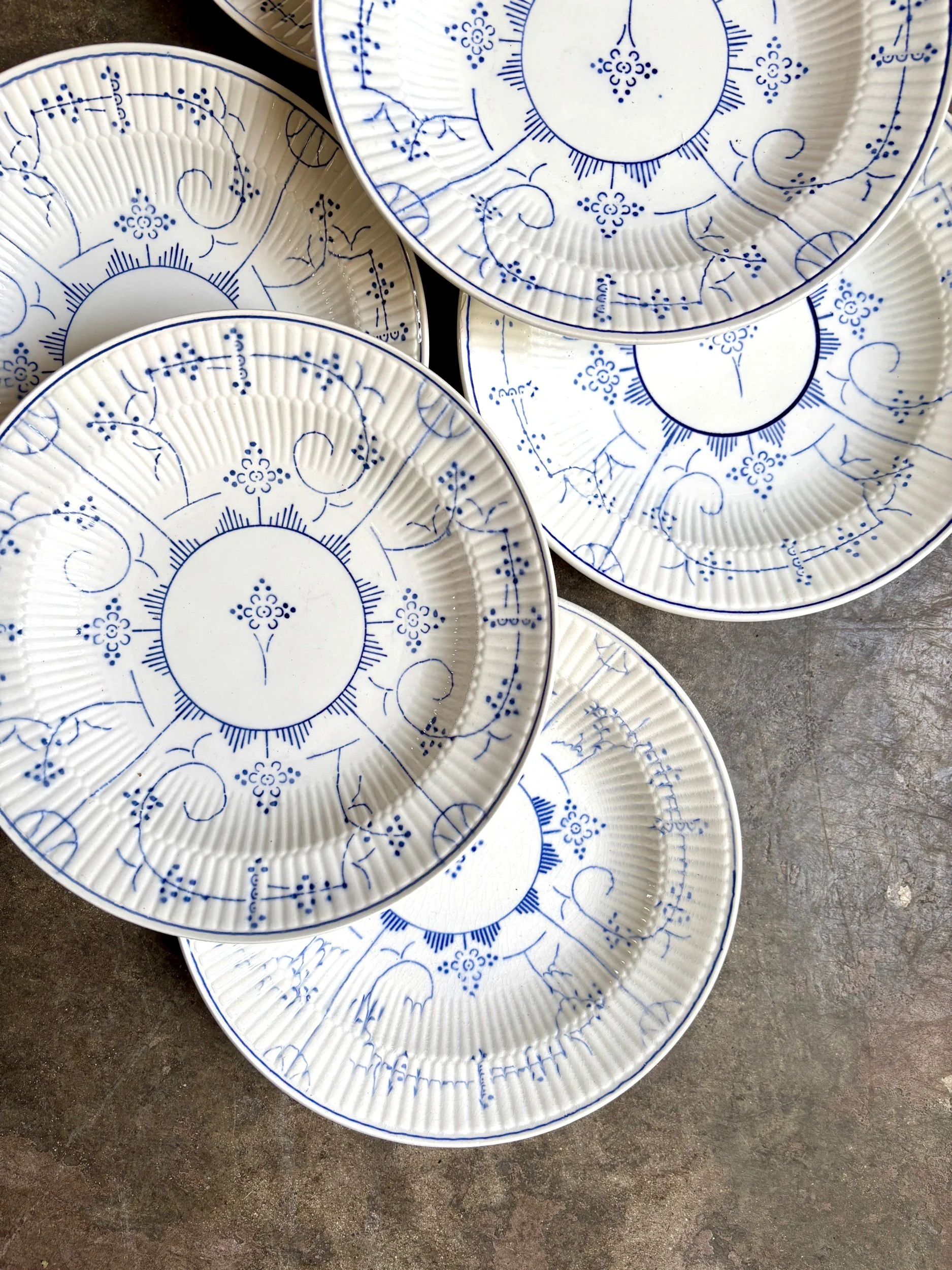 assiettes-creuses-boch-la-louviere-copenhague-faience-bleu-vaisselle-vintage-axs-design-paris-france