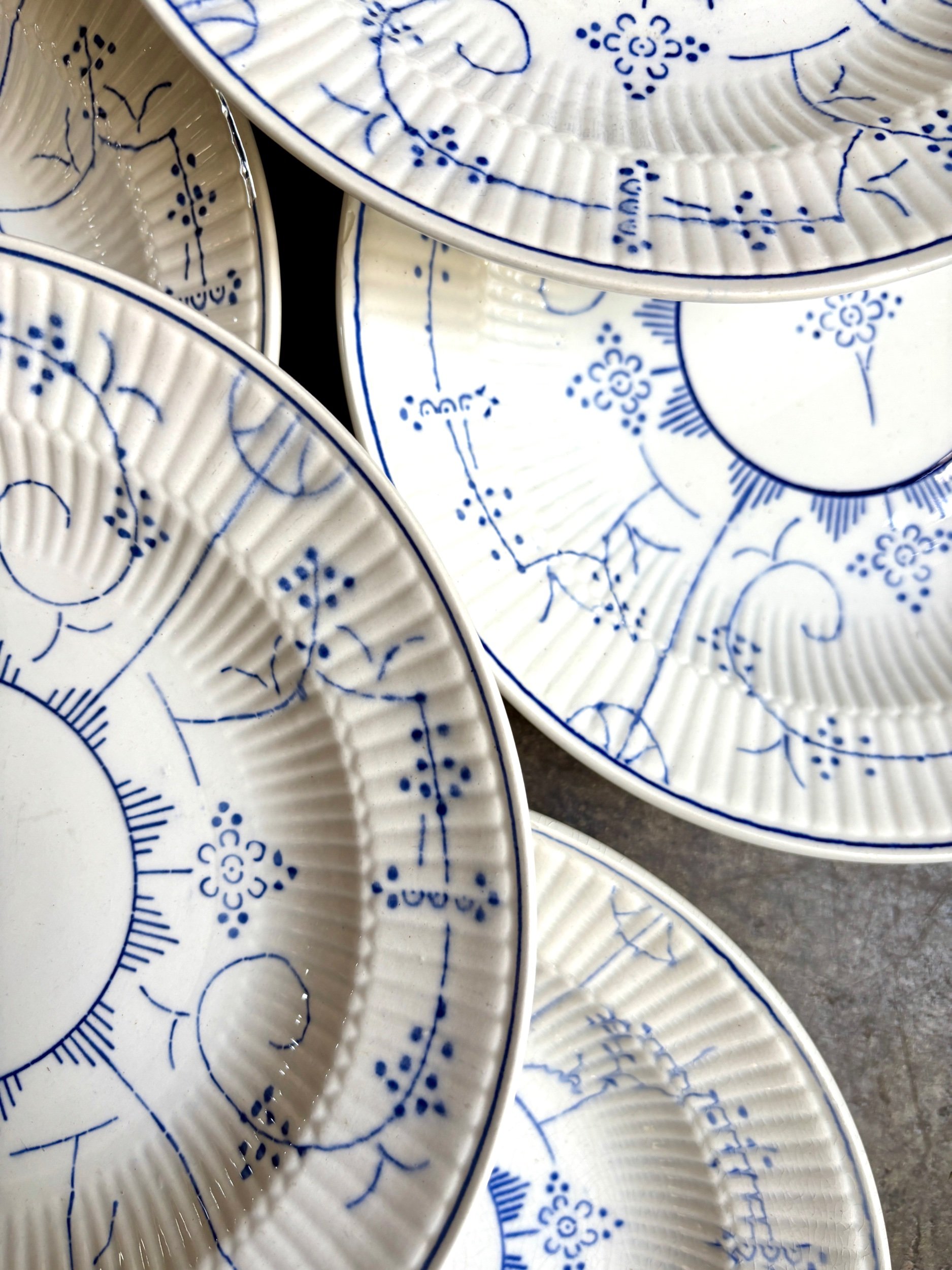 6 assiettes creuses Boch La Louvière en faïence émaillée bleue, service "Copenhague" - années 1920-30