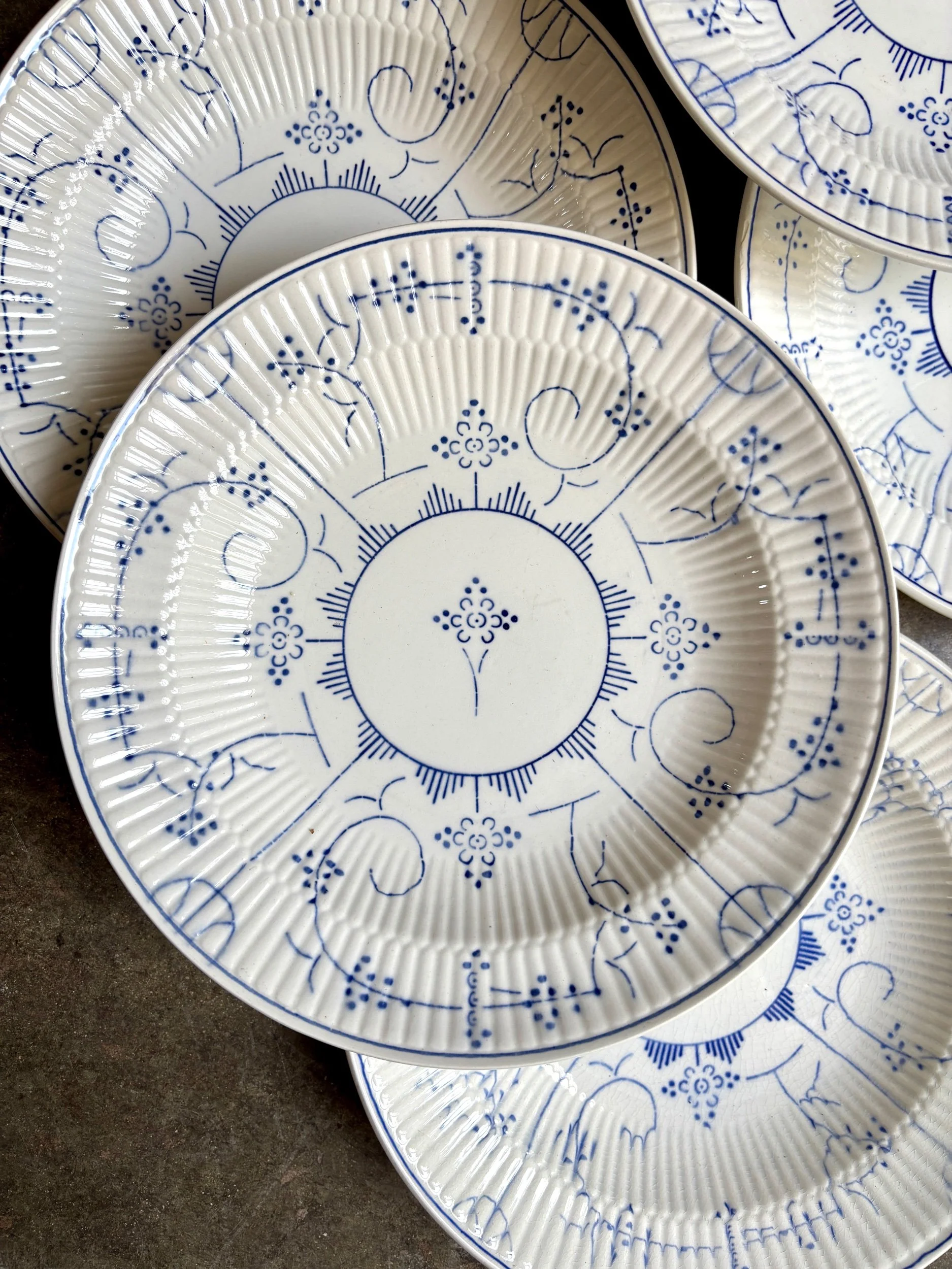 assiettes-creuses-boch-la-louviere-copenhague-faience-bleu-vaisselle-vintage-axs-design-paris-france