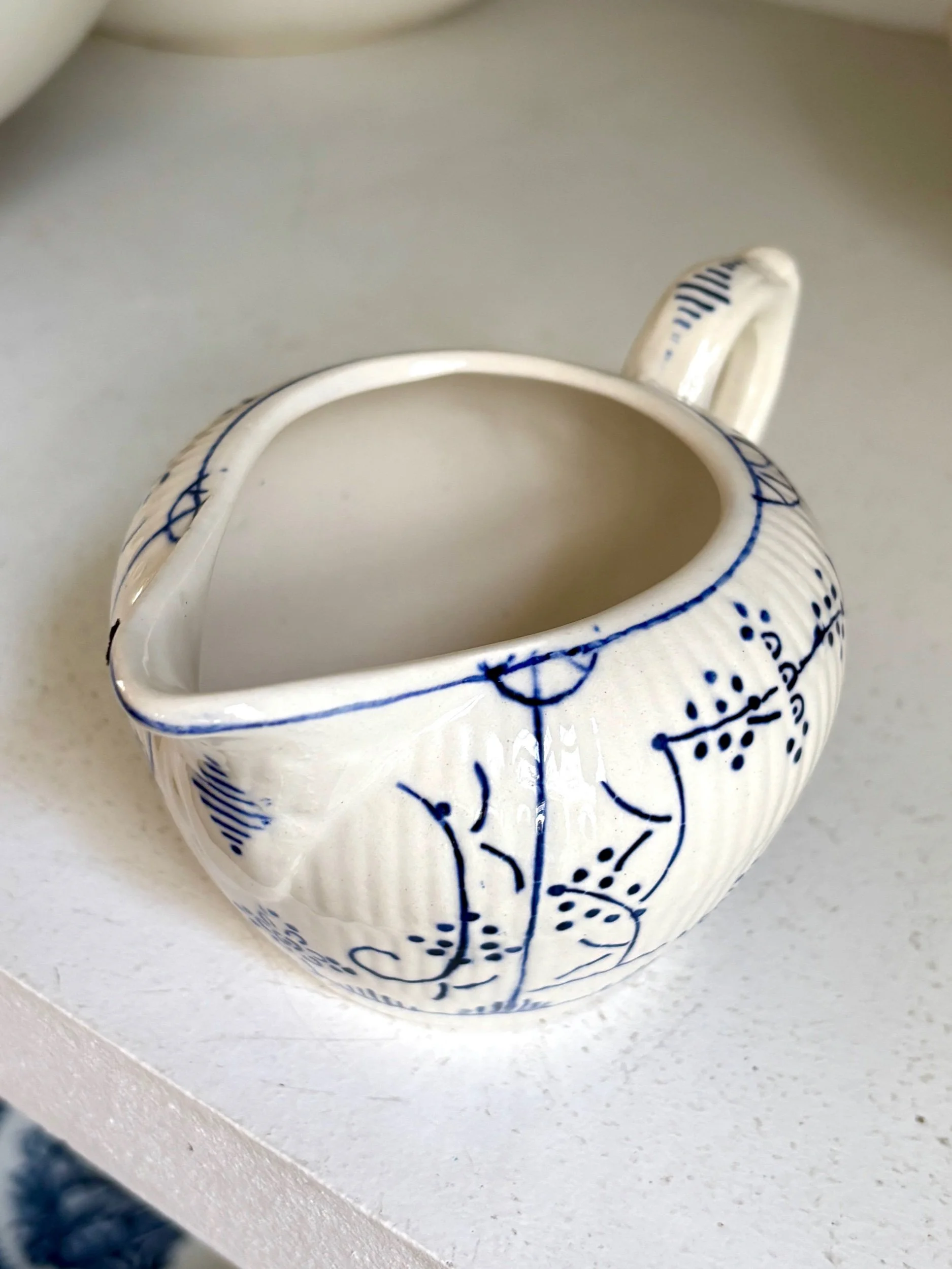 pichet-boch-la-louviere-copenhague-faience-bleu-vaisselle-vintage-axs-design-paris-france