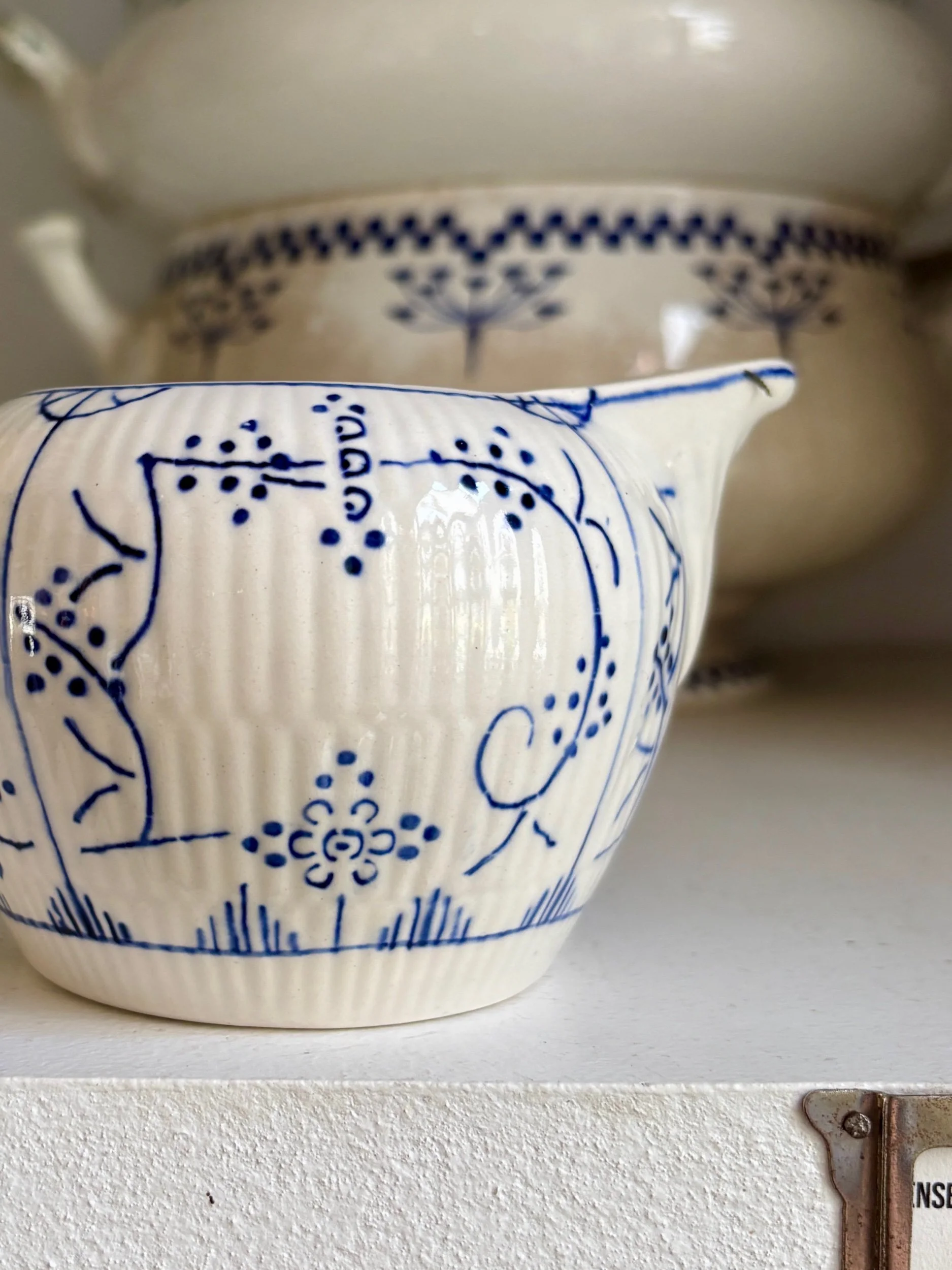 pichet-boch-la-louviere-copenhague-faience-bleu-vaisselle-vintage-axs-design-paris-france