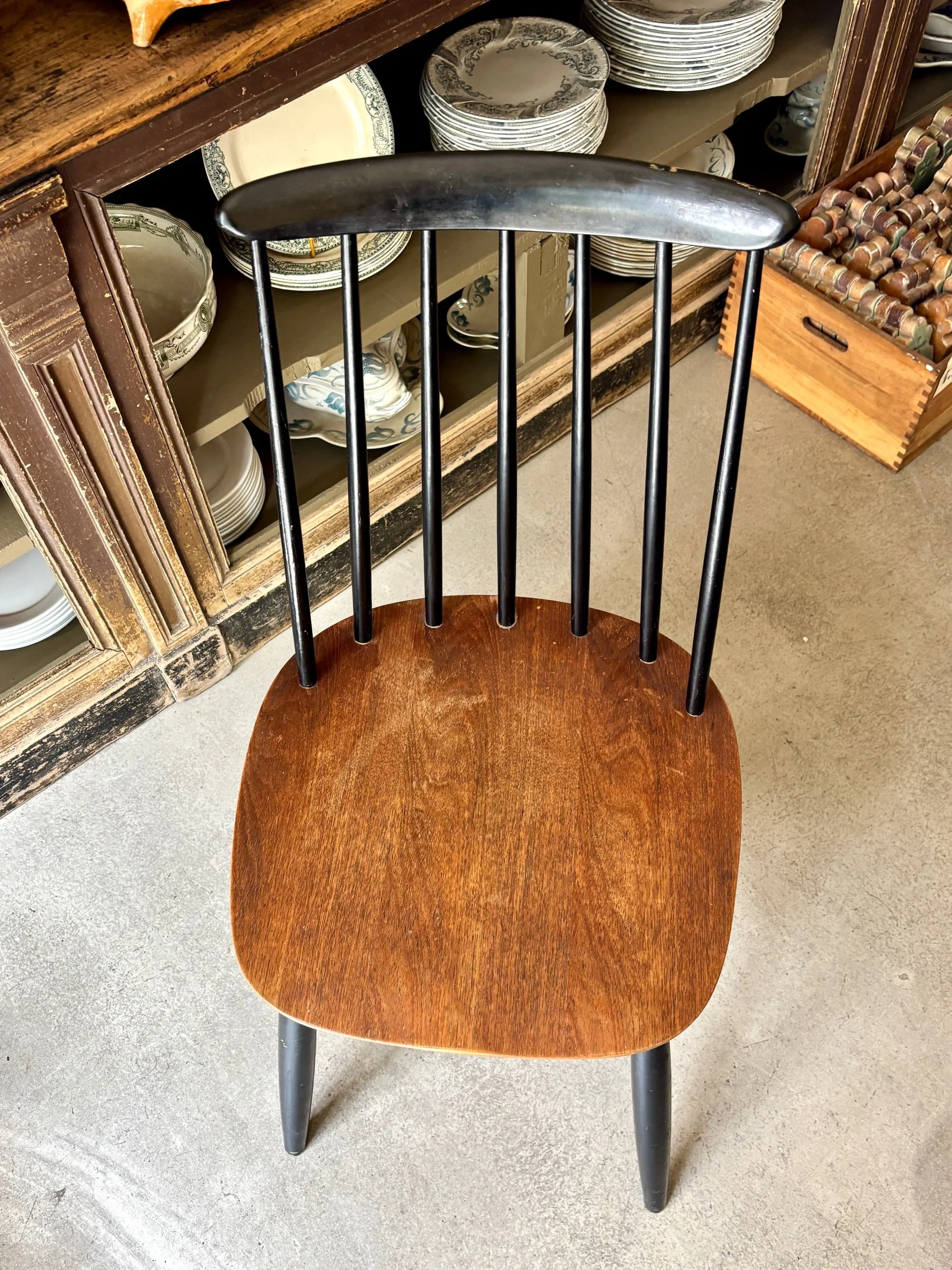 chaise-fanett-ilmari-tapiovaara-bois-noir-assise-vintage-scandinave-axs-design-paris-france