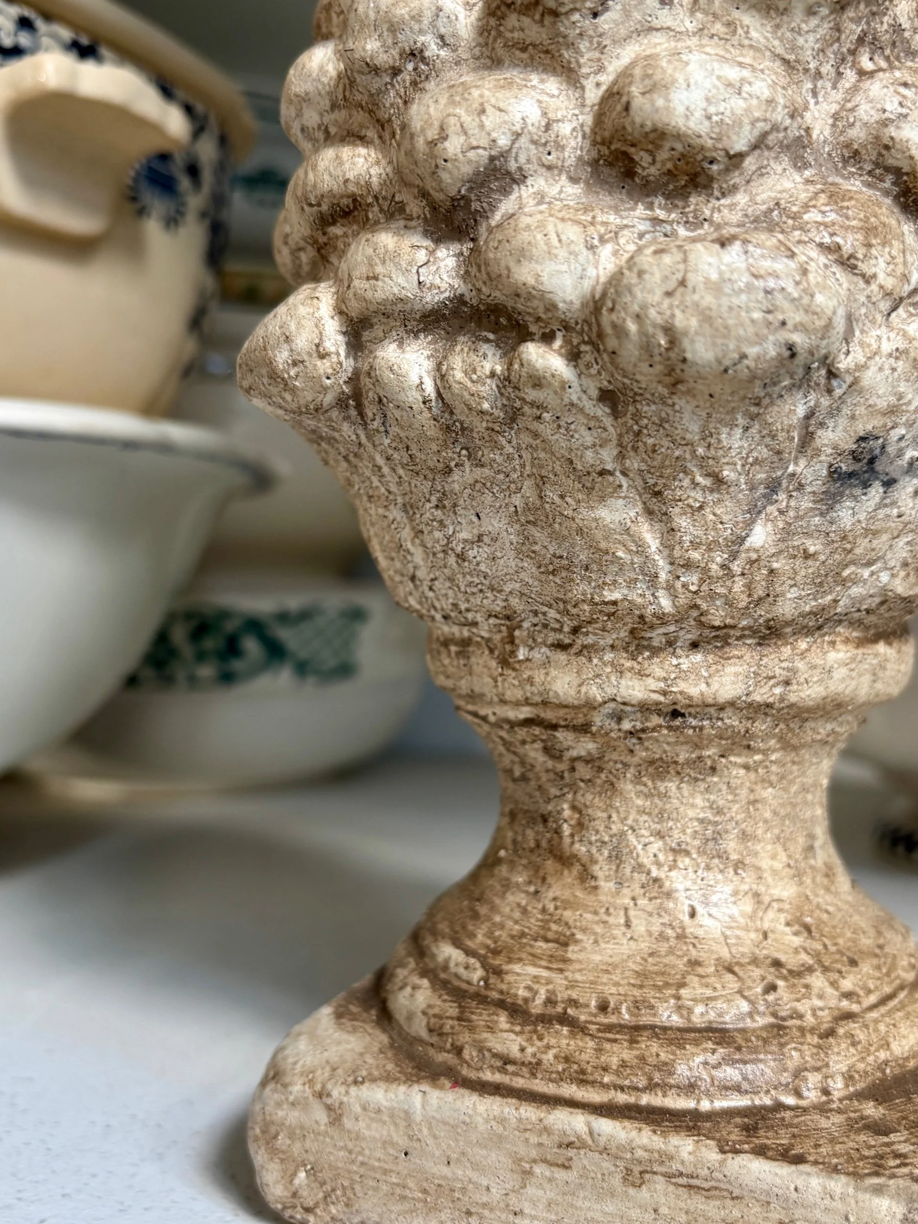 pomme-pin-beton-beige-ornement-jardin-decoration-axs-design-paris-france