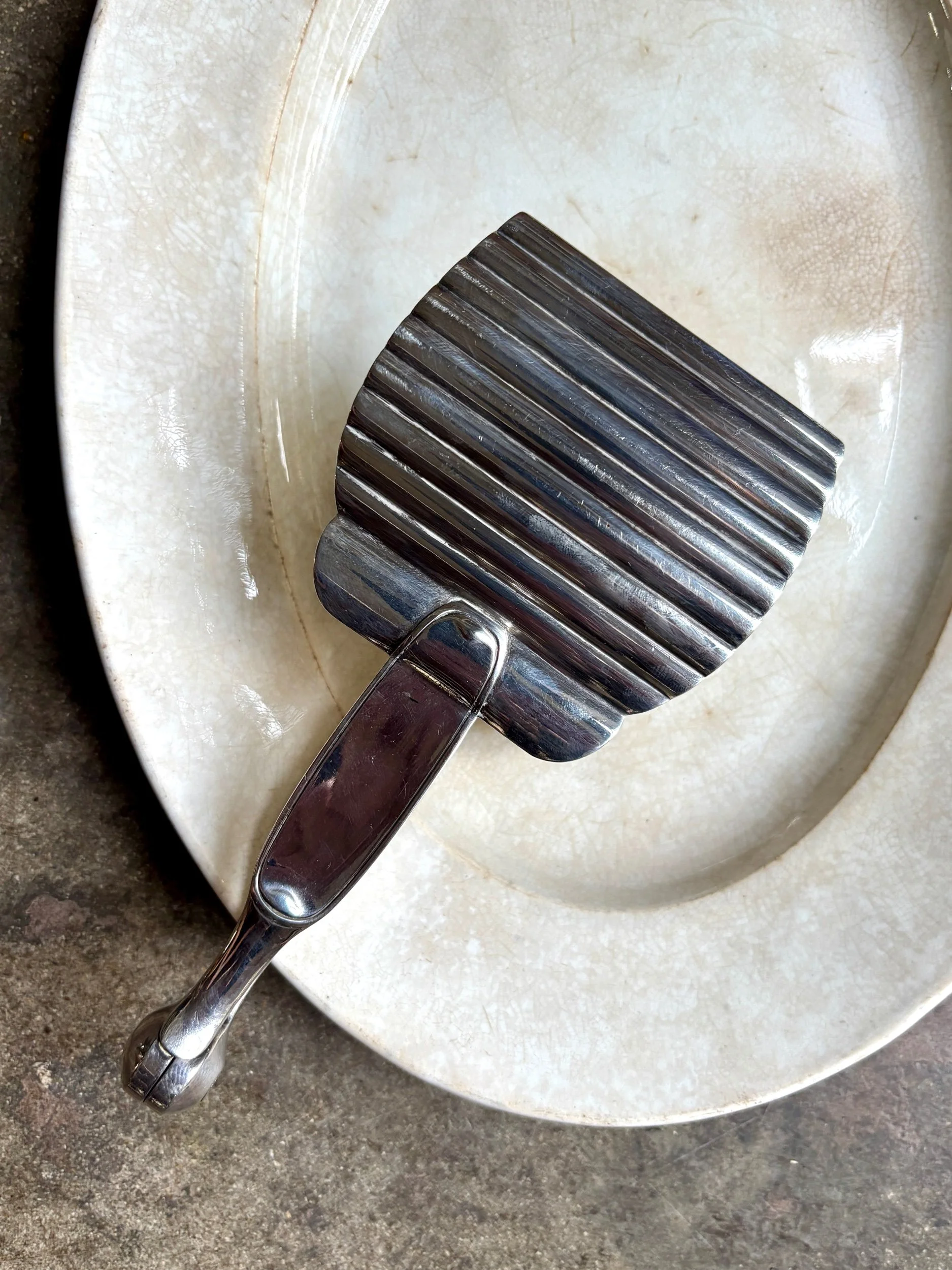 pince-asperge-christofle-metal-argent-couvert-service-vintage-axs-design-paris-france