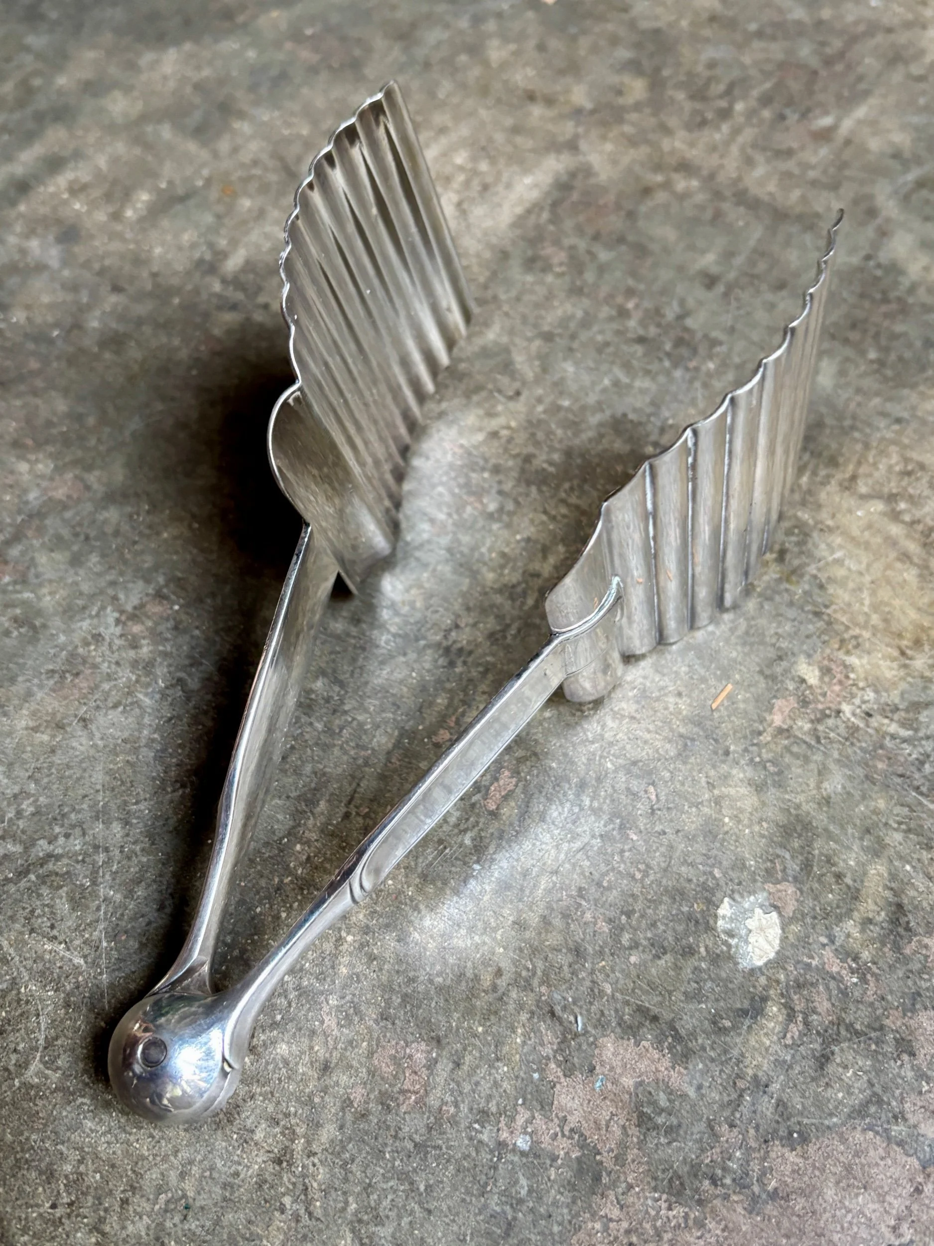 pince-asperge-christofle-metal-argent-couvert-service-vintage-axs-design-paris-france