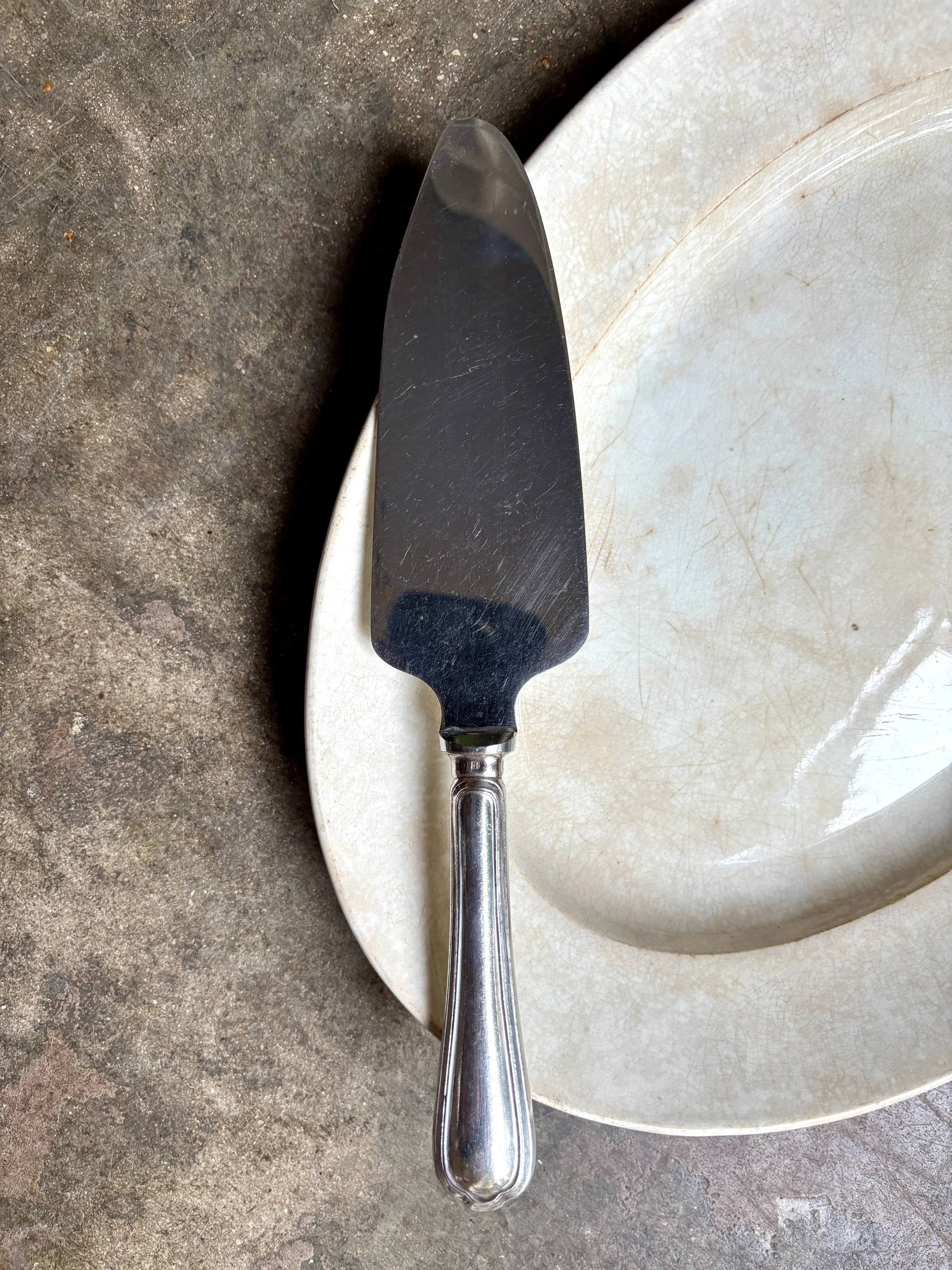 Pelle à tarte Christofle en métal argenté, motif "Spatours"