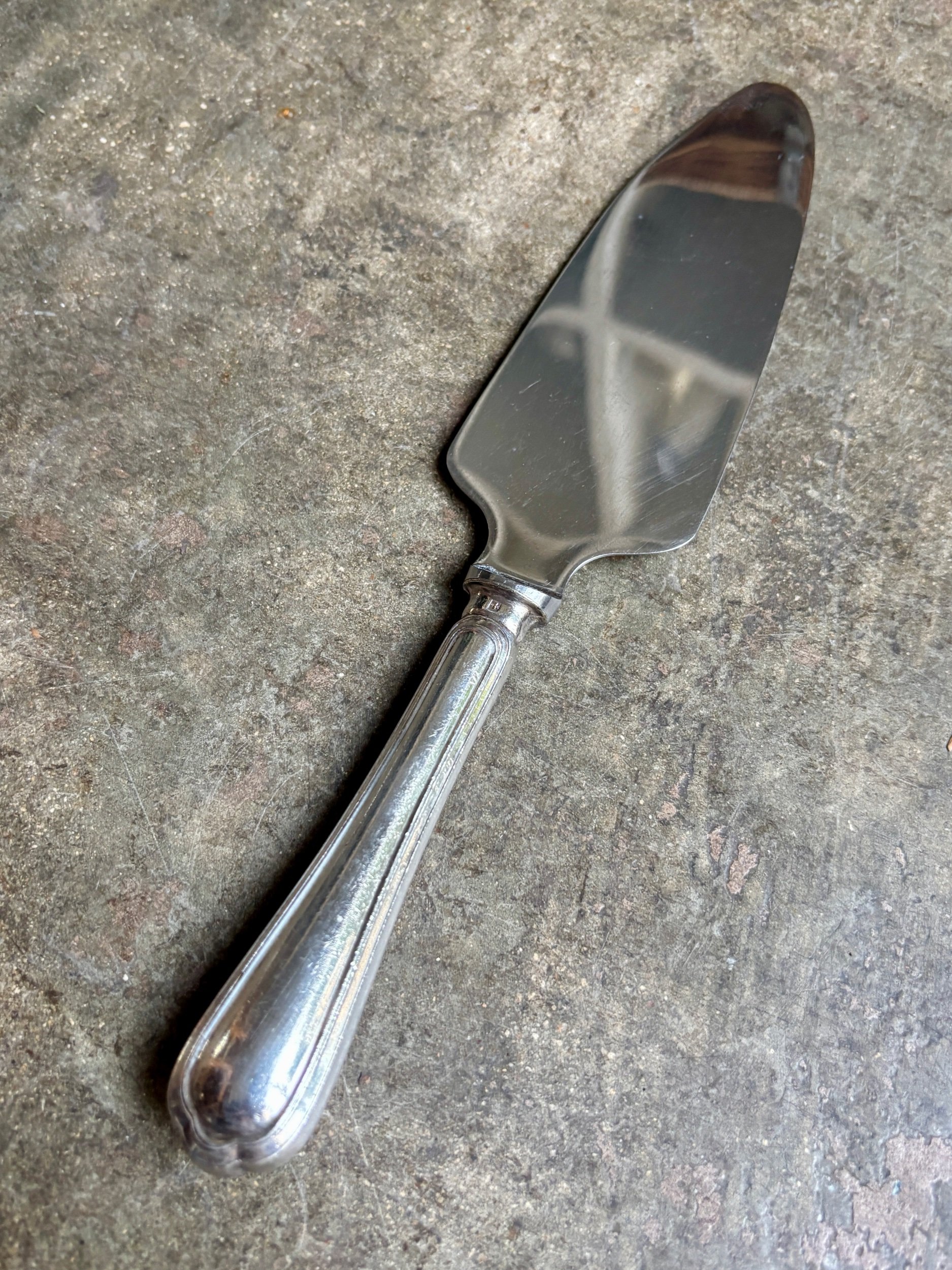 pelle-tarte-christofle-spatours-metal-argent-couvert-service-vintage-axs-design-paris-france