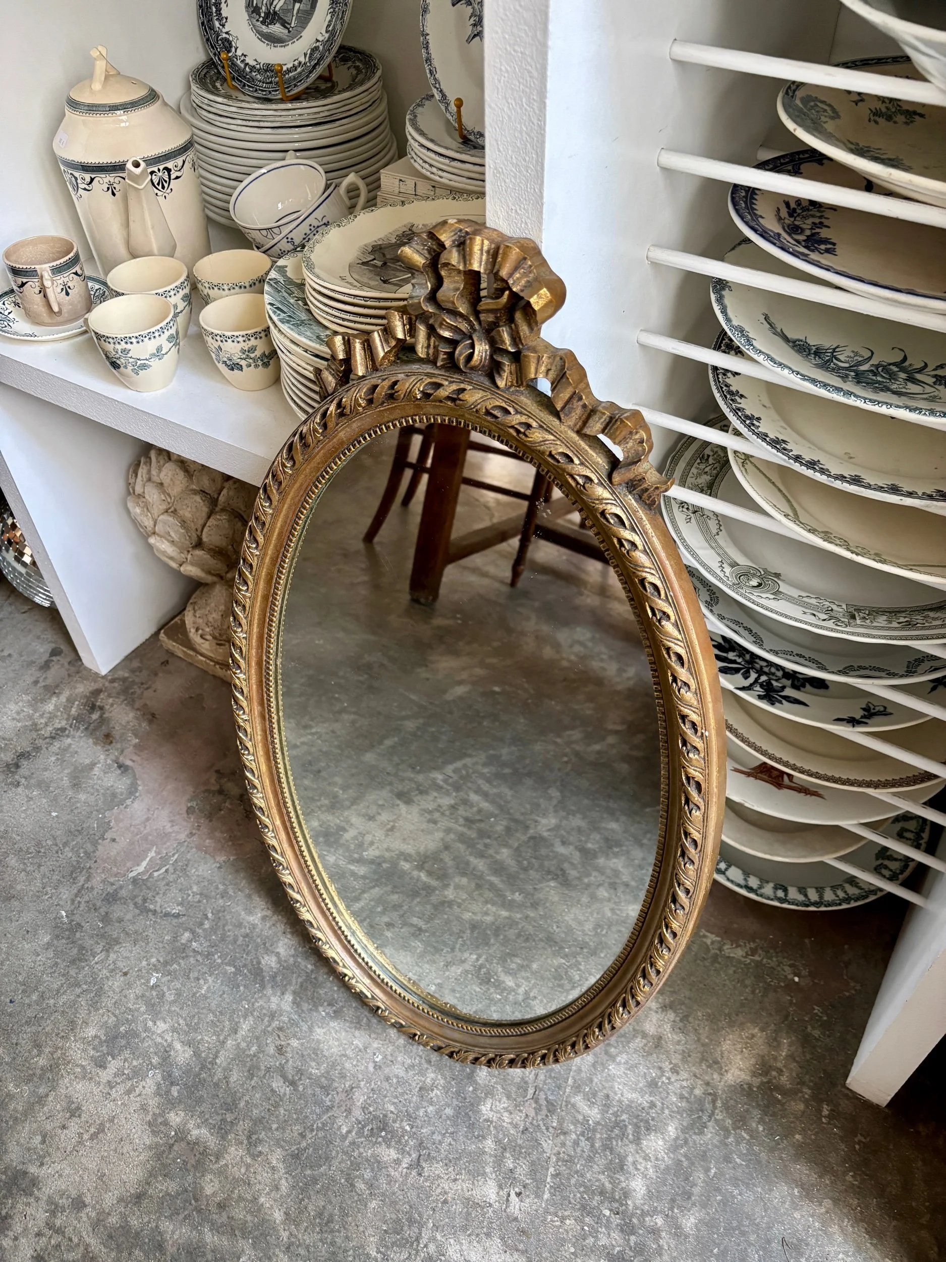 miroir-classique-dore-ovale-coquillage-decoration-vintage-axs-design-paris-france