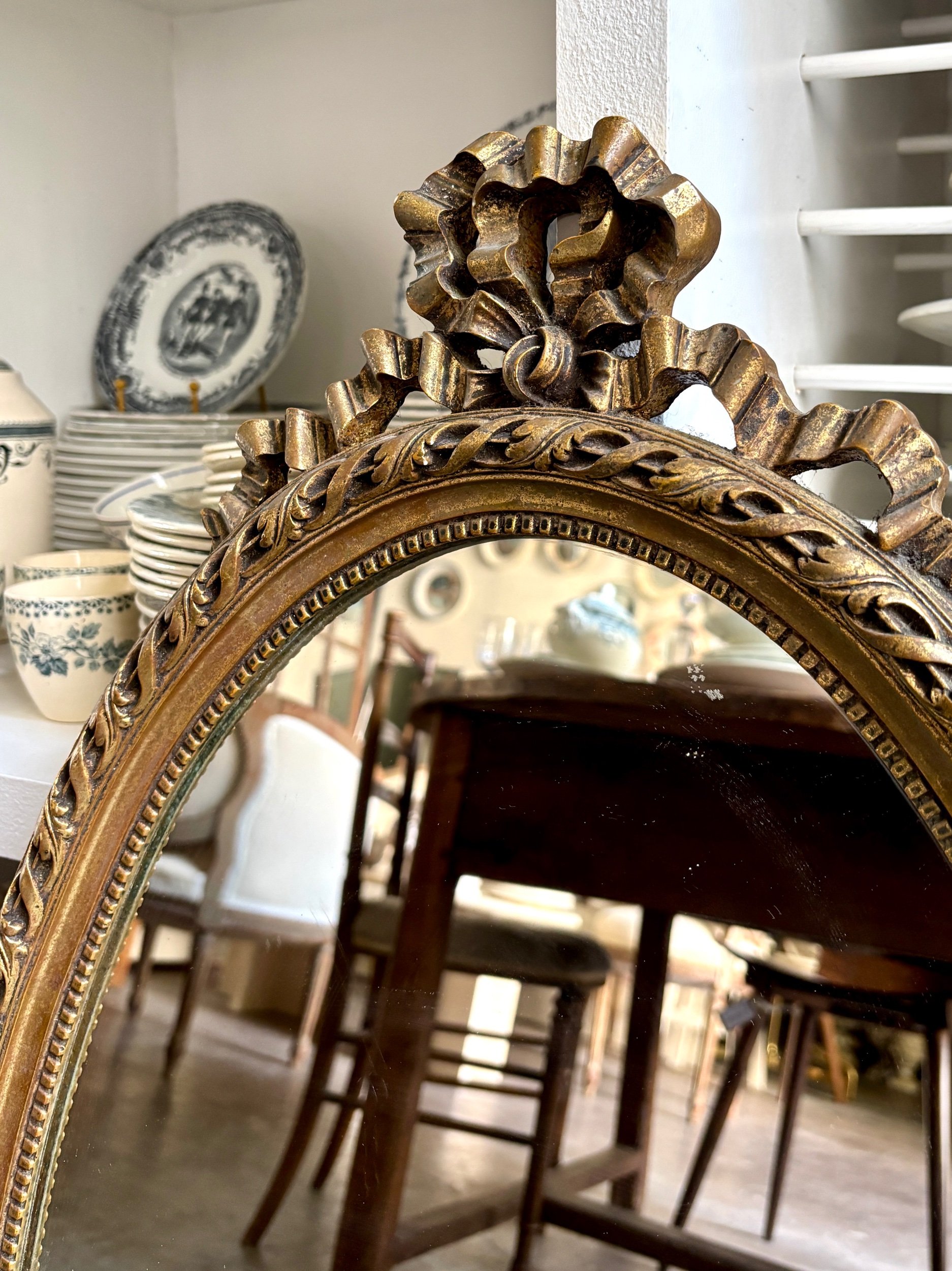 miroir-classique-dore-ovale-coquillage-decoration-vintage-axs-design-paris-france