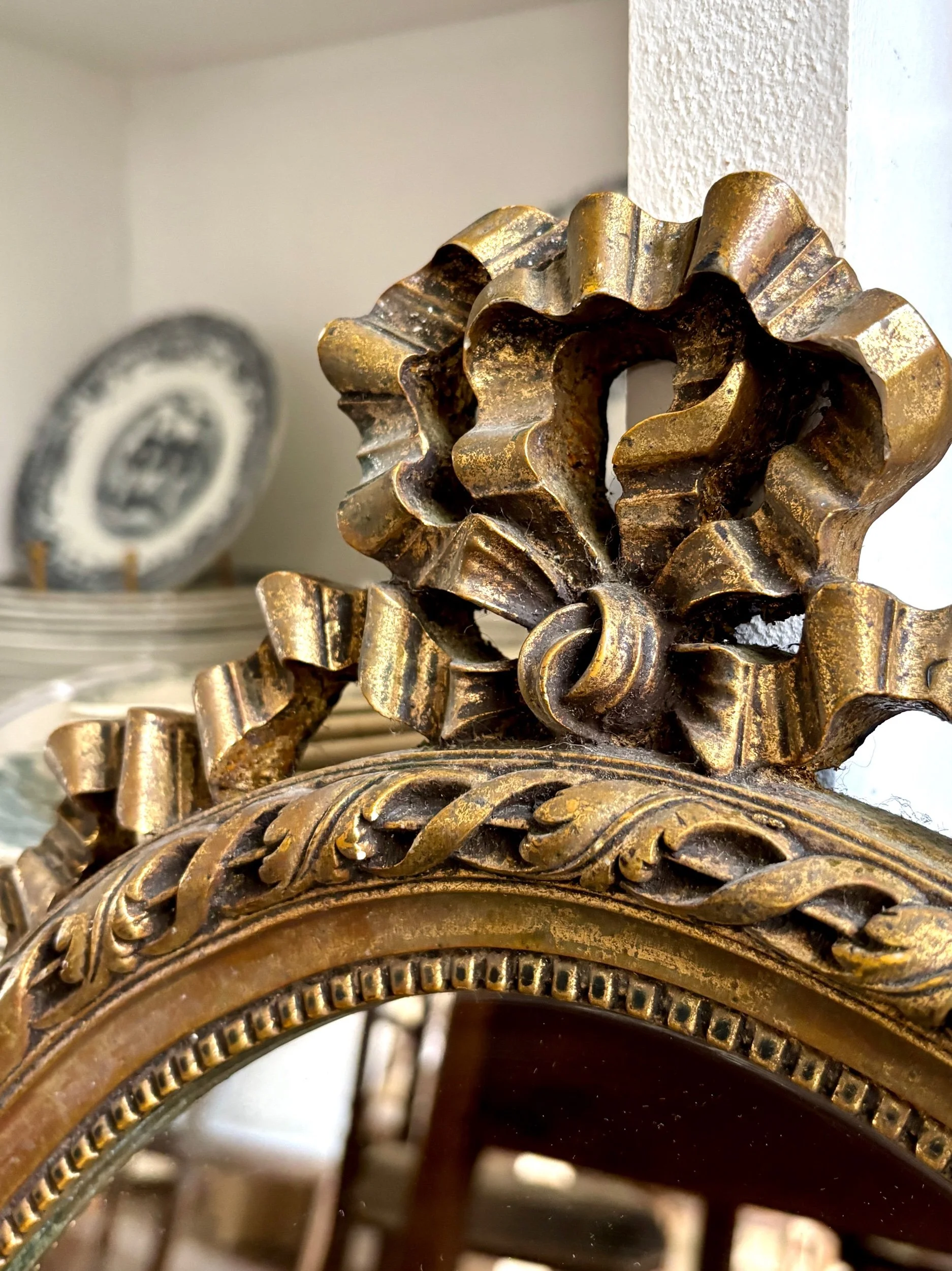 miroir-classique-dore-ovale-coquillage-decoration-vintage-axs-design-paris-france