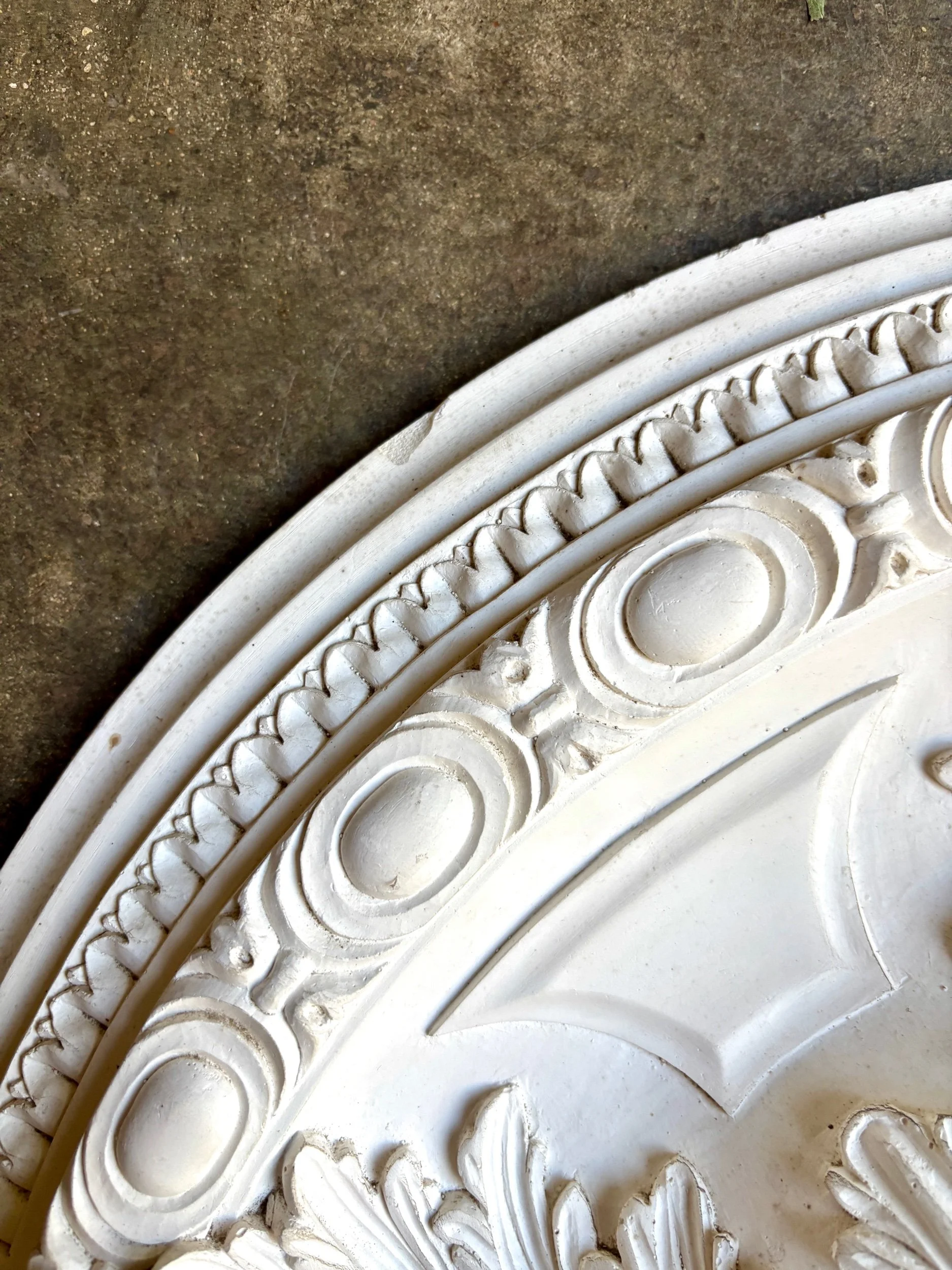 rosace-staff-blanc-1-decoration-vintage-axs-design-paris-france