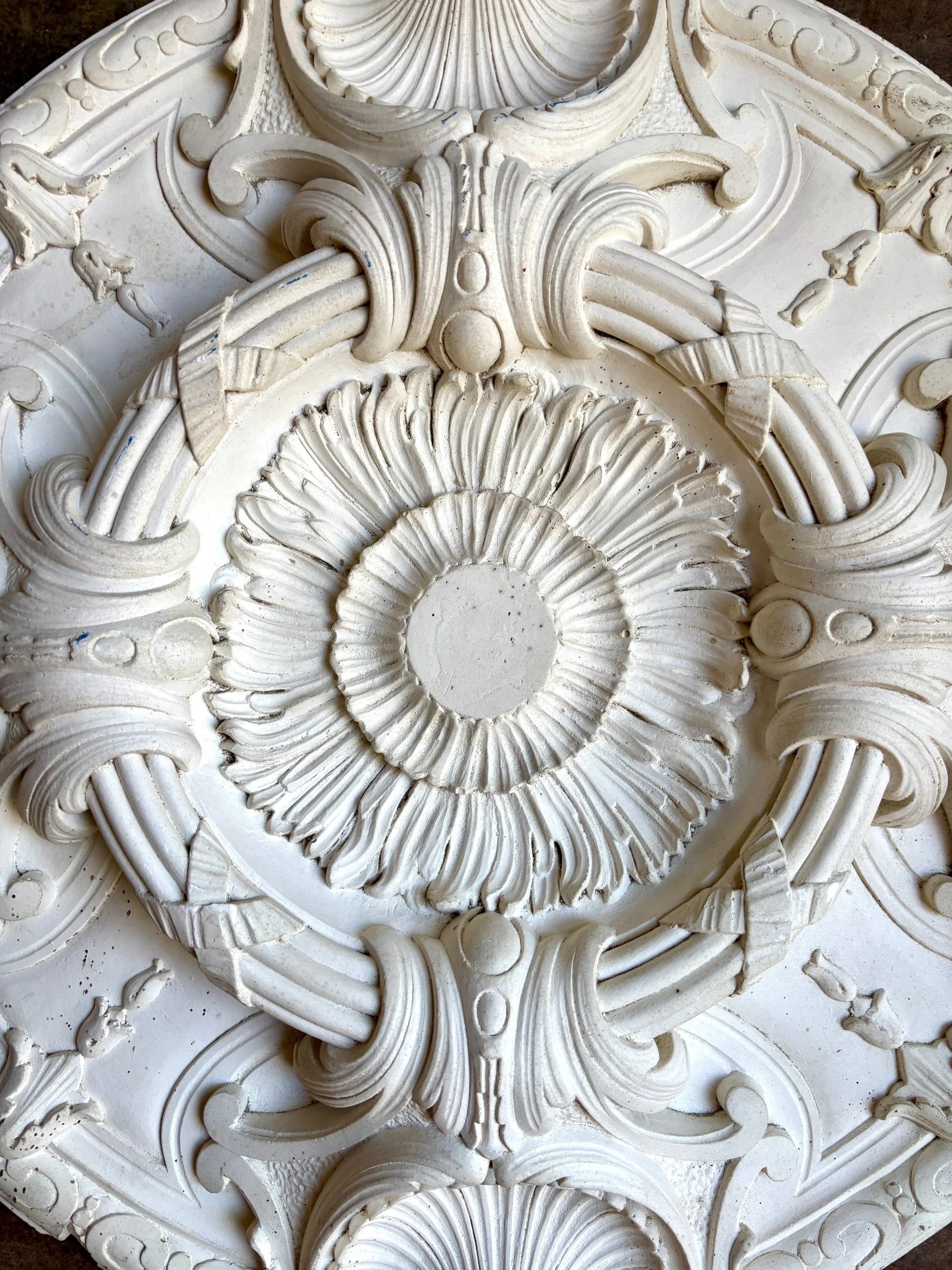 rosace-staff-blanc-3-decoration-vintage-axs-design-paris-france