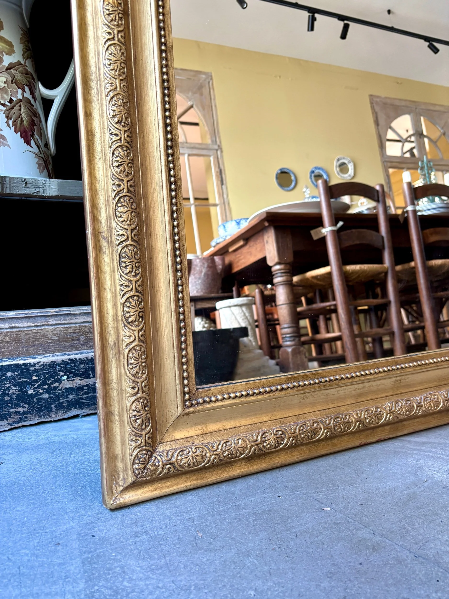 miroir-trumeau-dore-sculpte-moulure-classique-decoration-vintage-axs-design-paris-france