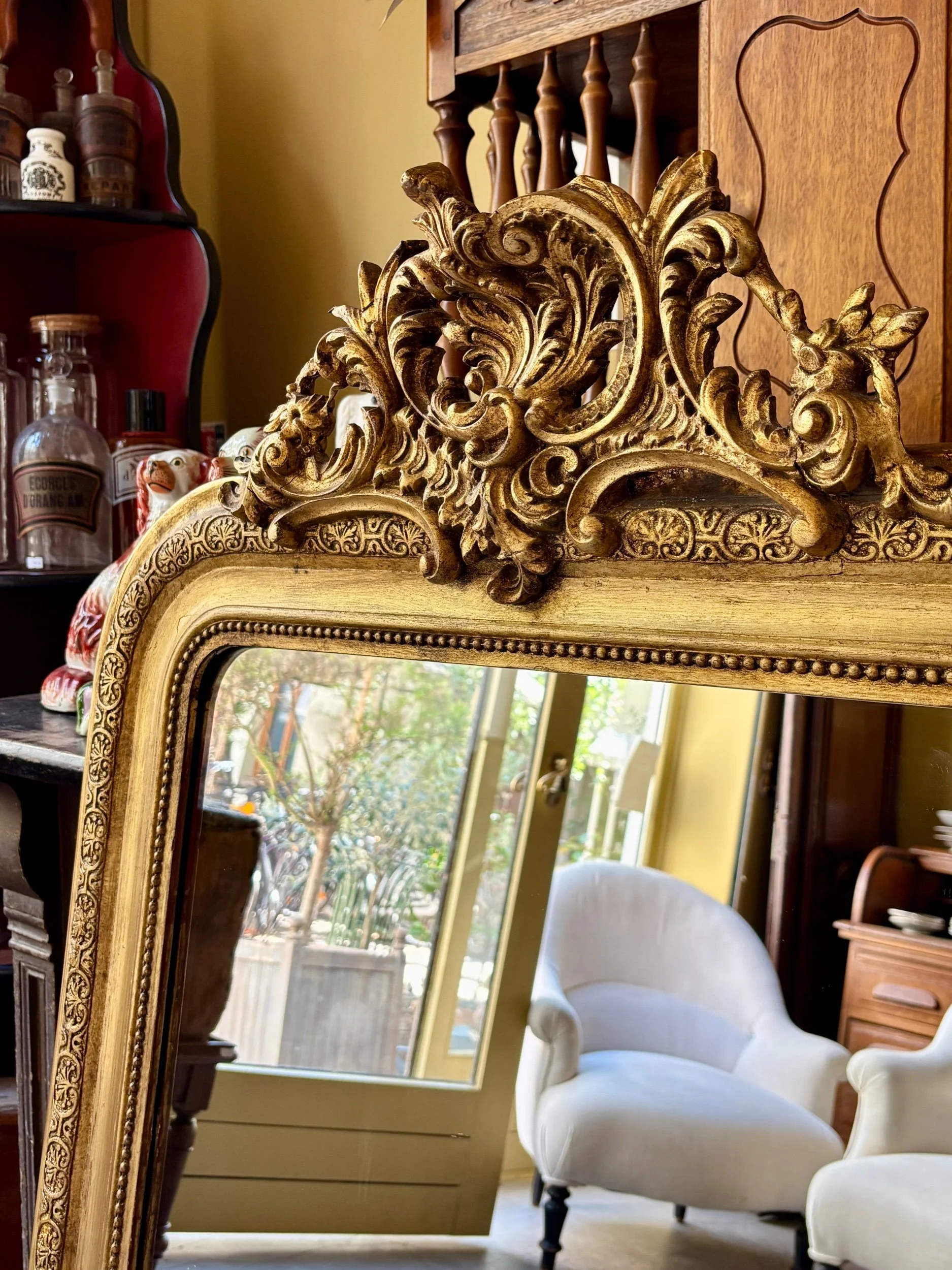 miroir-trumeau-dore-sculpte-moulure-classique-decoration-vintage-axs-design-paris-france