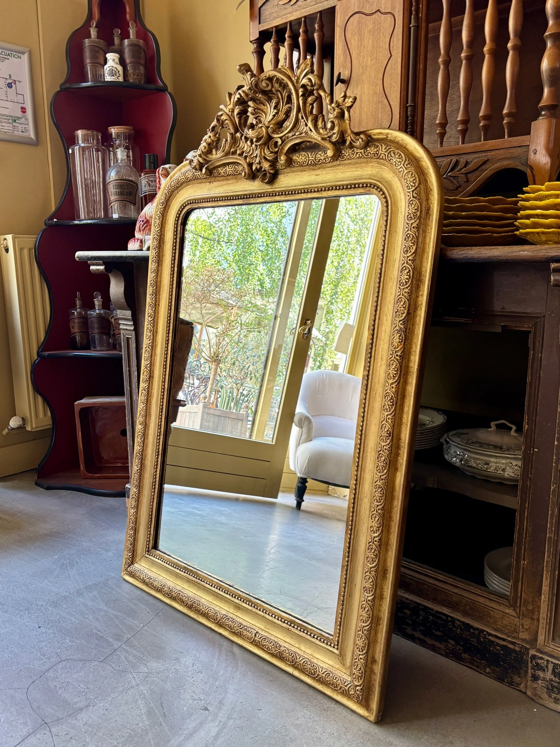 miroir-trumeau-dore-sculpte-moulure-classique-decoration-vintage-axs-design-paris-france
