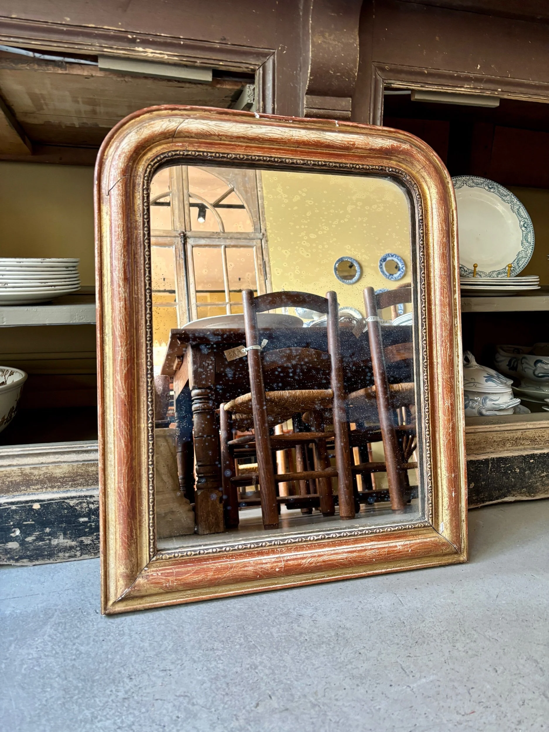 Miroir Louis Philippe en stuc doré ☐ 63,5 x 51 cm