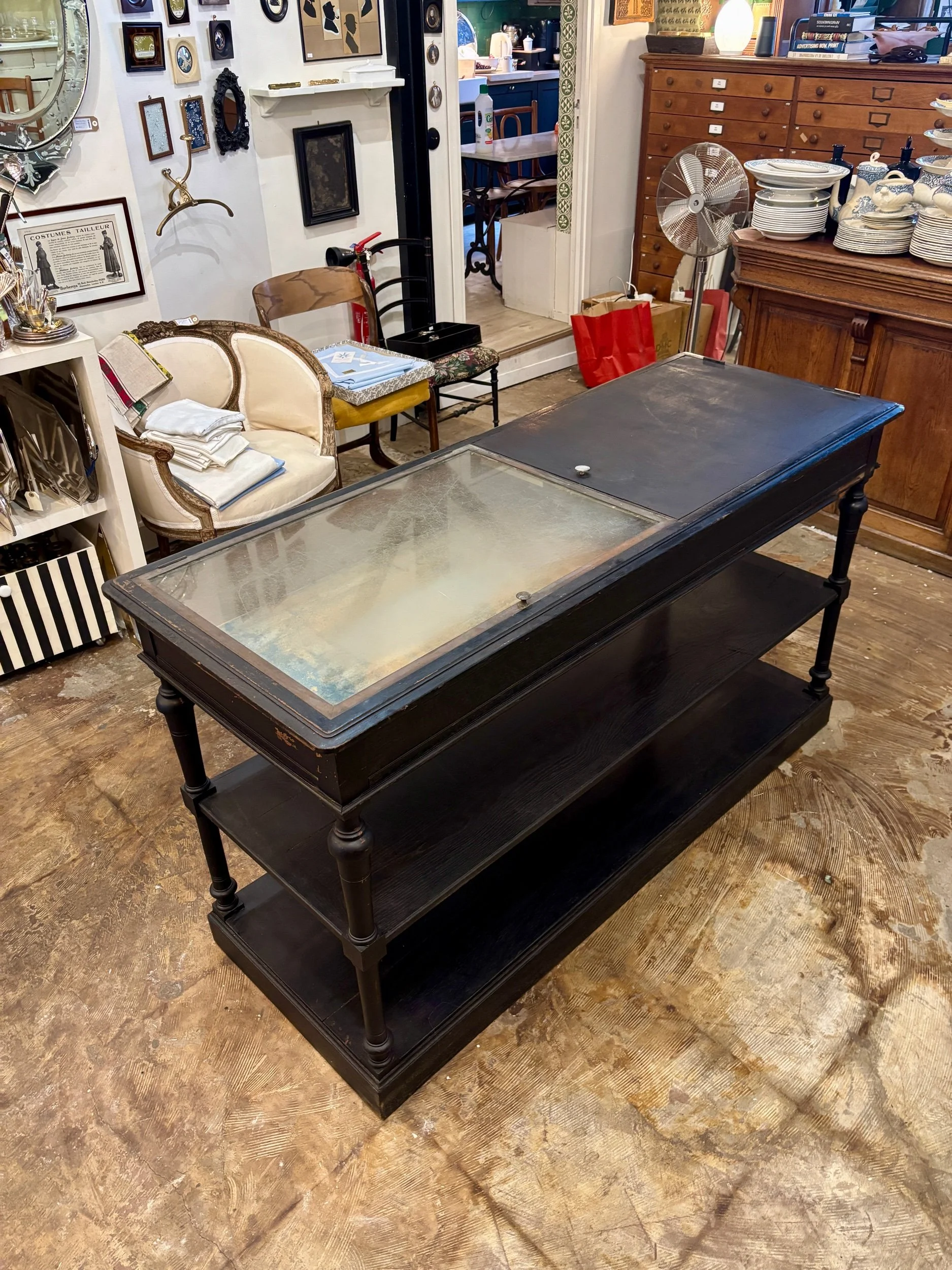 comptoir-meuble-metier-vitre-style-napoleon-iii-bois-noir-meuble-rangement-vintage-axs-design-paris-france
