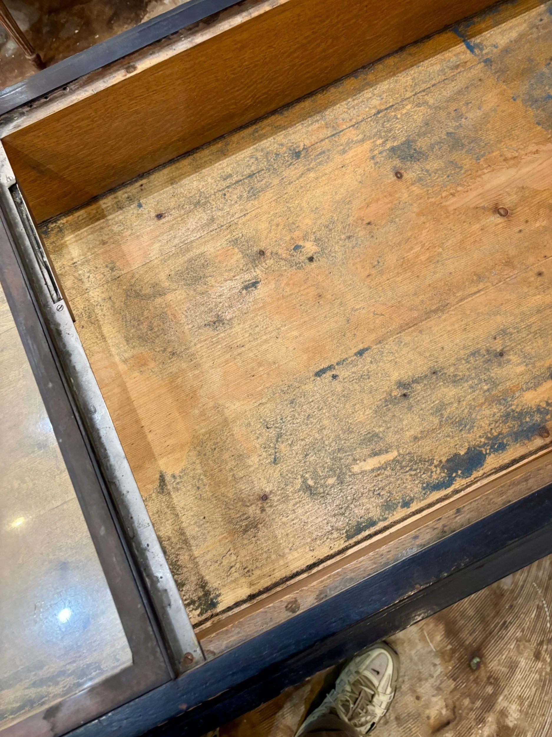 comptoir-meuble-metier-vitre-style-napoleon-iii-bois-noir-meuble-rangement-vintage-axs-design-paris-france