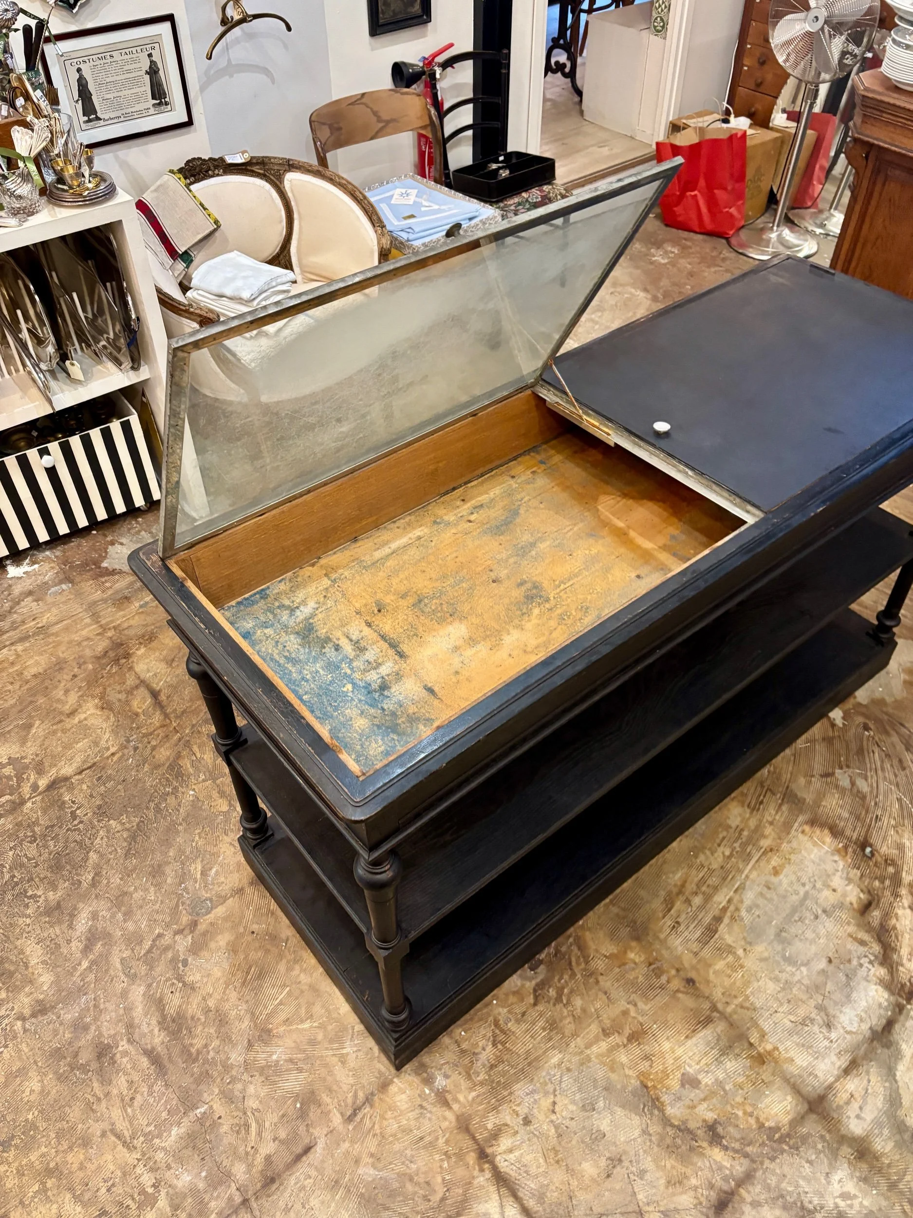 comptoir-meuble-metier-vitre-style-napoleon-iii-bois-noir-meuble-rangement-vintage-axs-design-paris-france