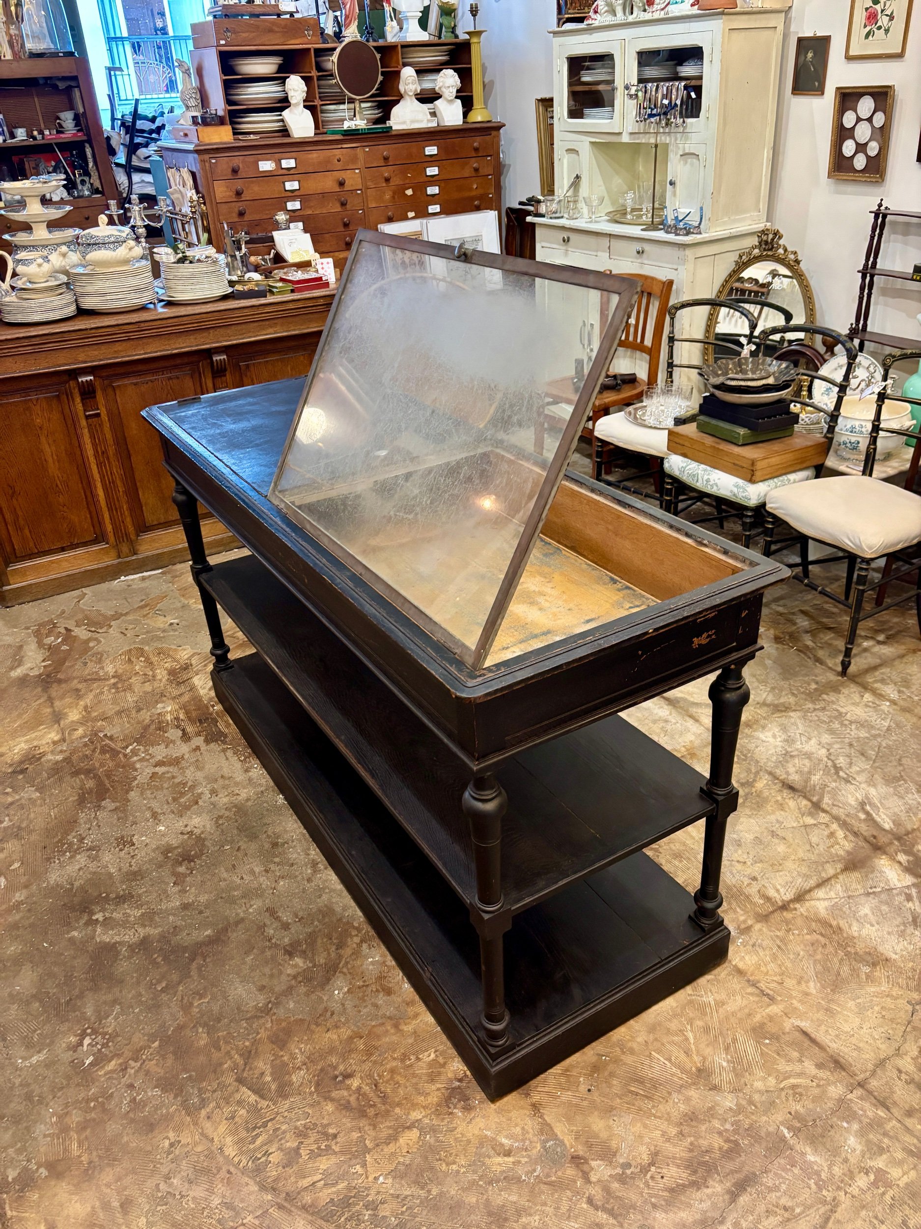 comptoir-meuble-metier-vitre-style-napoleon-iii-bois-noir-meuble-rangement-vintage-axs-design-paris-france