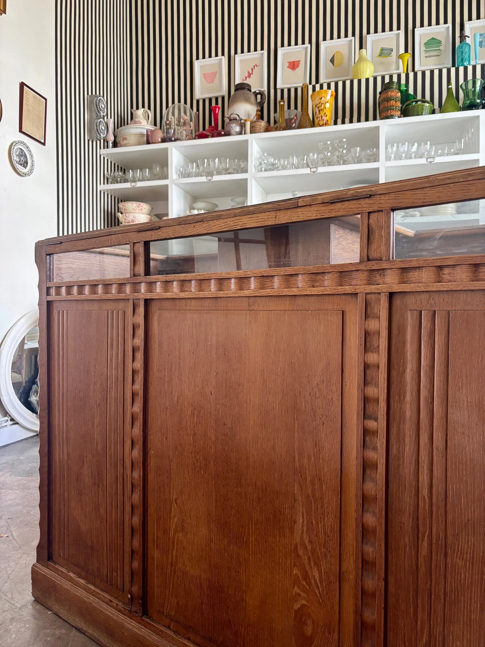 comptoir-meuble-metier-8-tiroirs-bois-fonce-verre-meuble-rangement-vintage-axs-design-paris-france