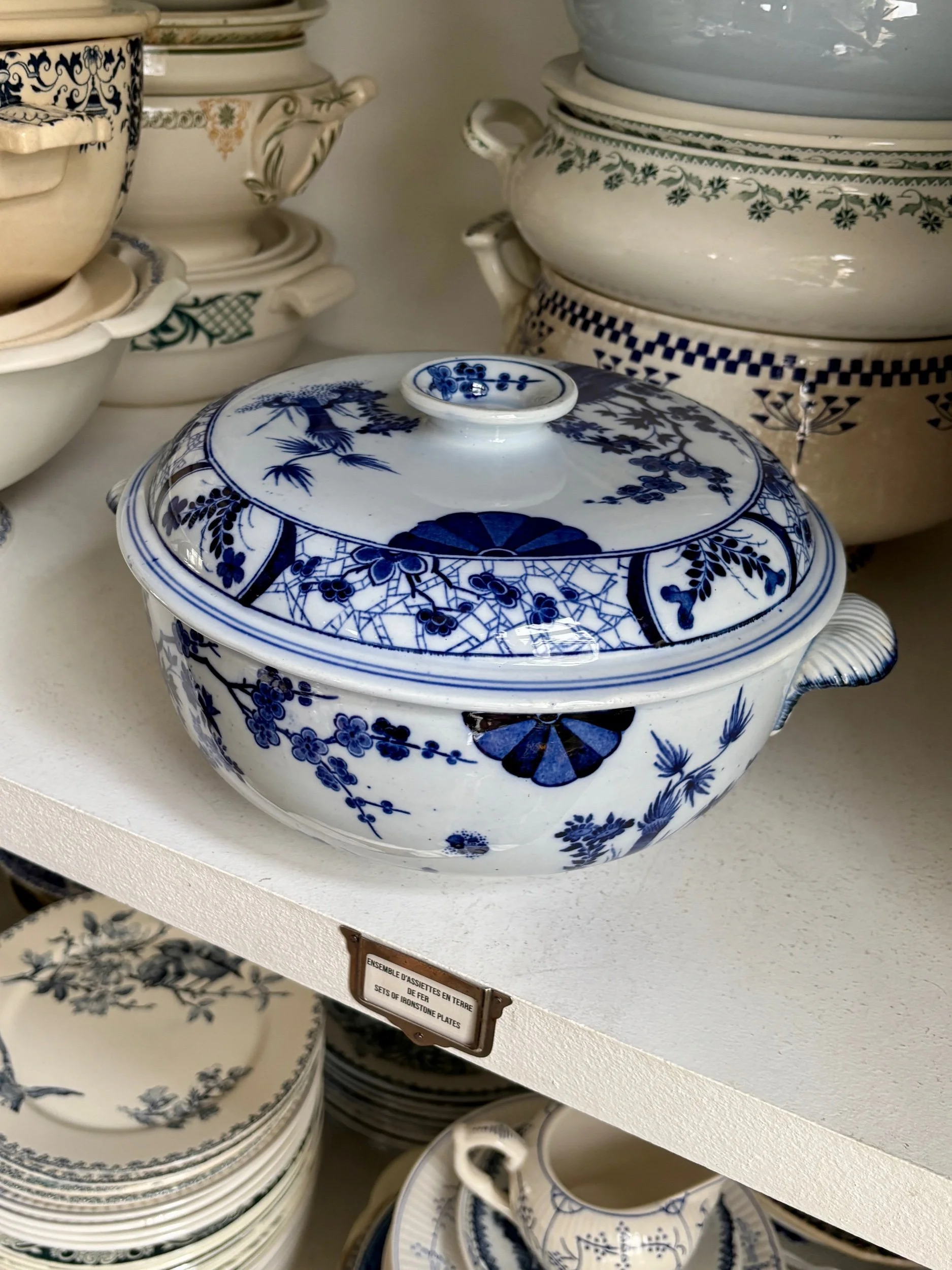 grande-soupiere-creil-montereau-japon-monet-bleu-vaisselle-vintage-axs-design-paris-france