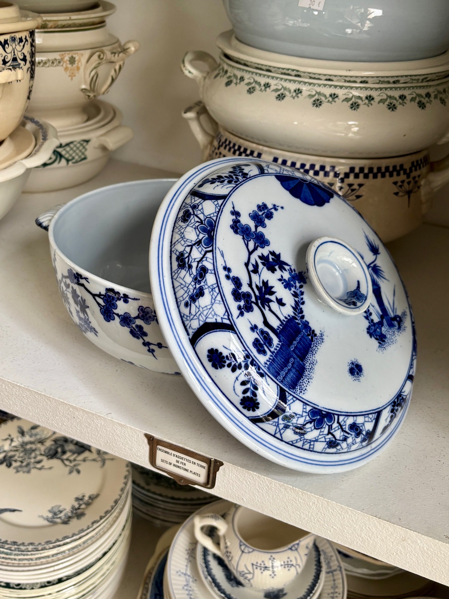 grande-soupiere-creil-montereau-japon-monet-bleu-vaisselle-vintage-axs-design-paris-france