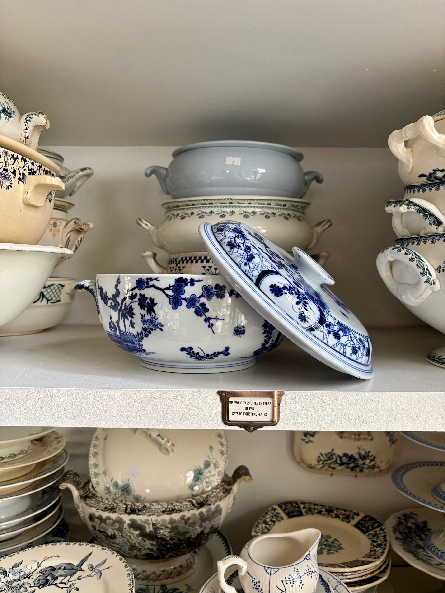 grande-soupiere-creil-montereau-japon-monet-bleu-vaisselle-vintage-axs-design-paris-france