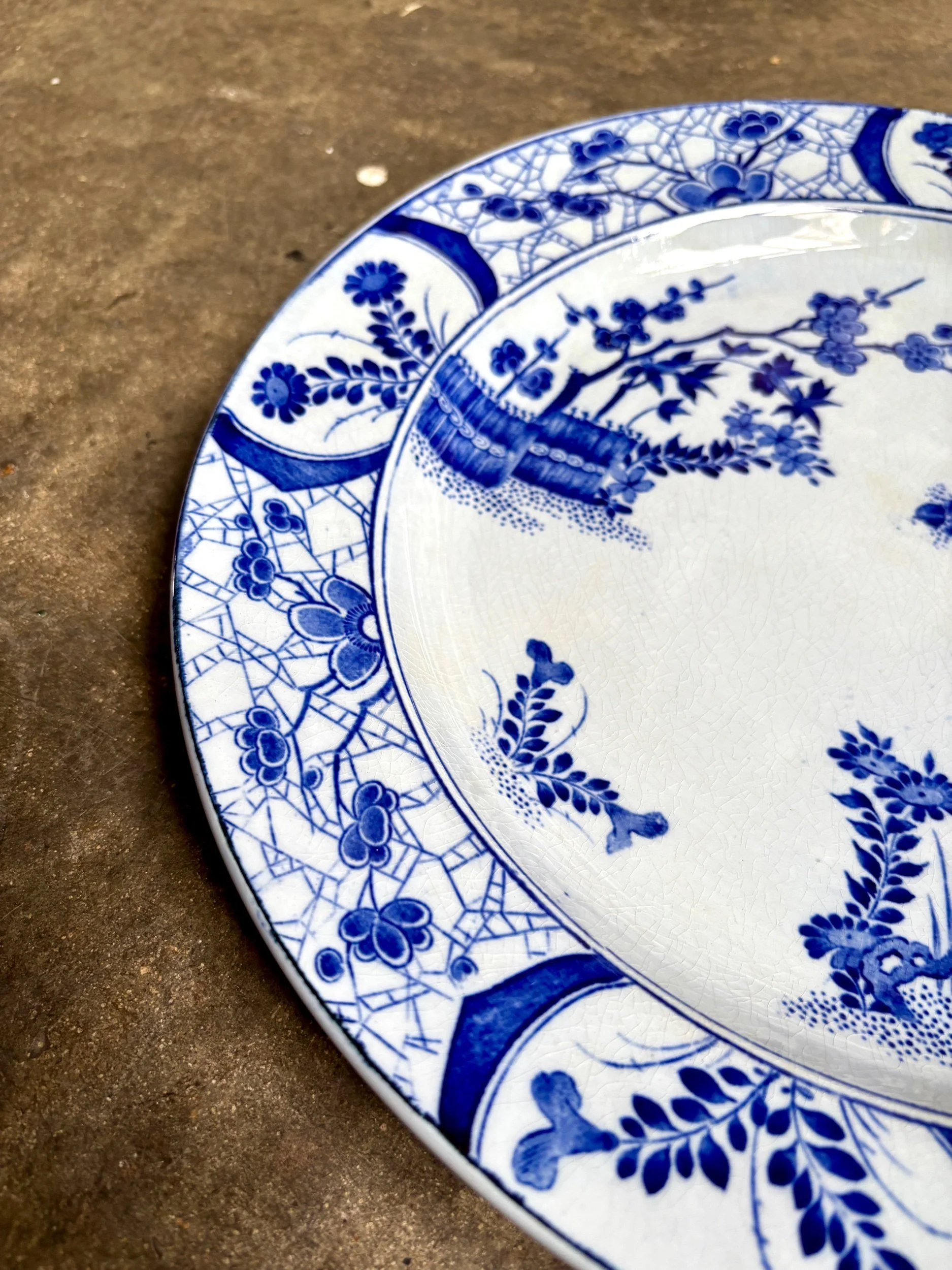 moyen-plat-rond-creil-montereau-japon-monet-bleu-vaisselle-vintage-axs-design-paris-france