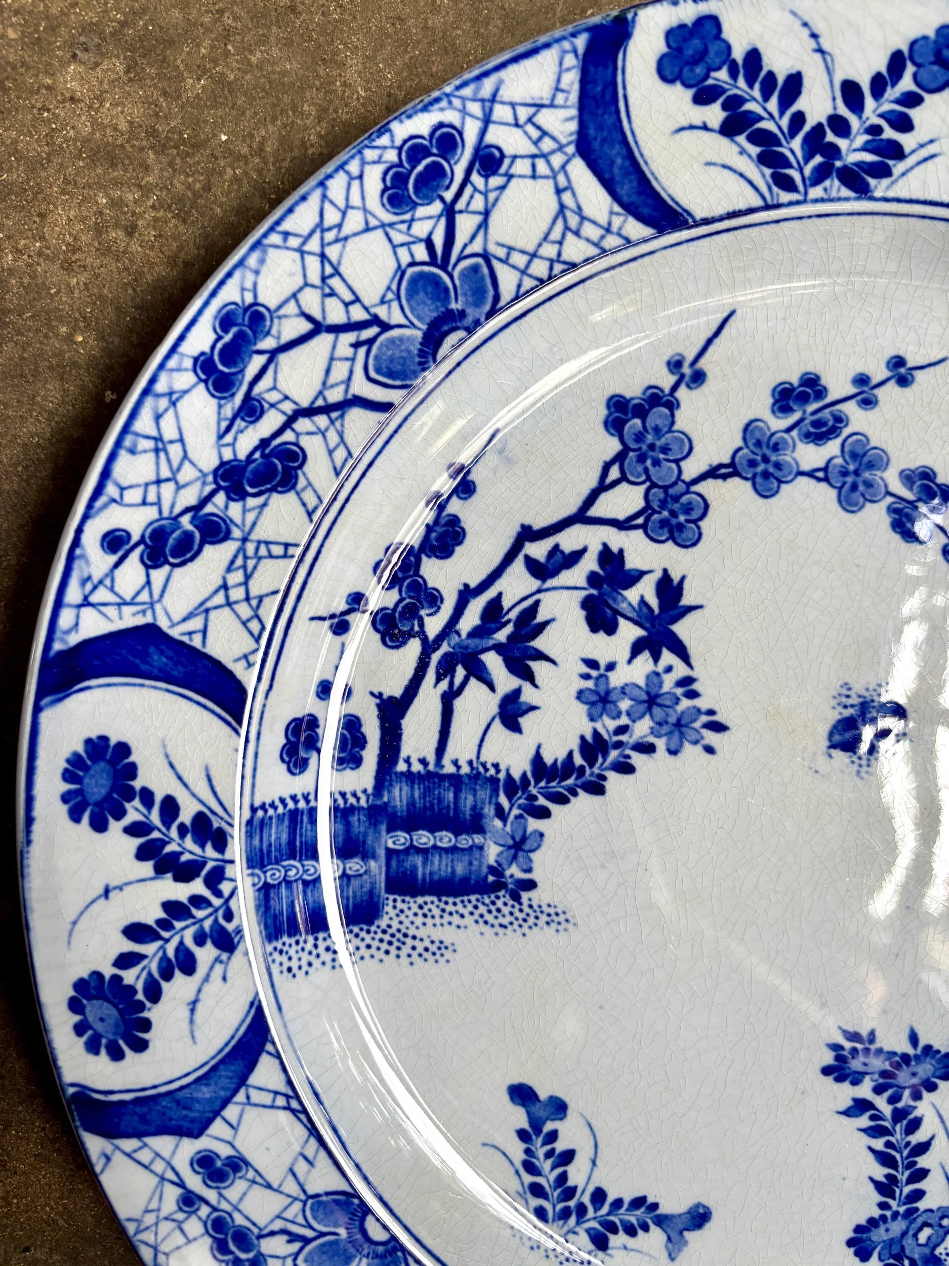 moyen-plat-rond-creil-montereau-japon-monet-bleu-vaisselle-vintage-axs-design-paris-france