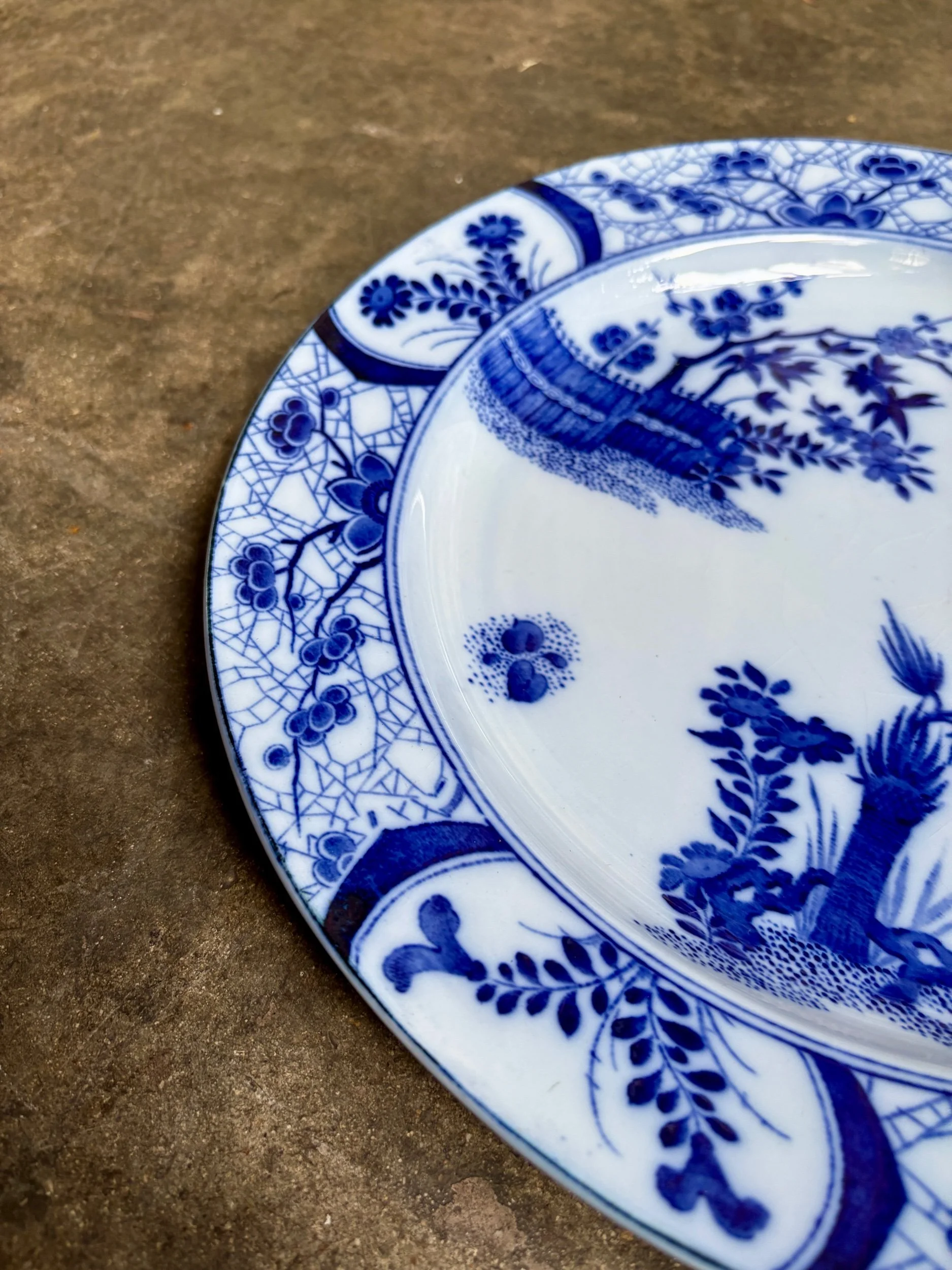 grand-plat-rond-creil-montereau-japon-monet-bleu-vaisselle-vintage-axs-design-paris-france